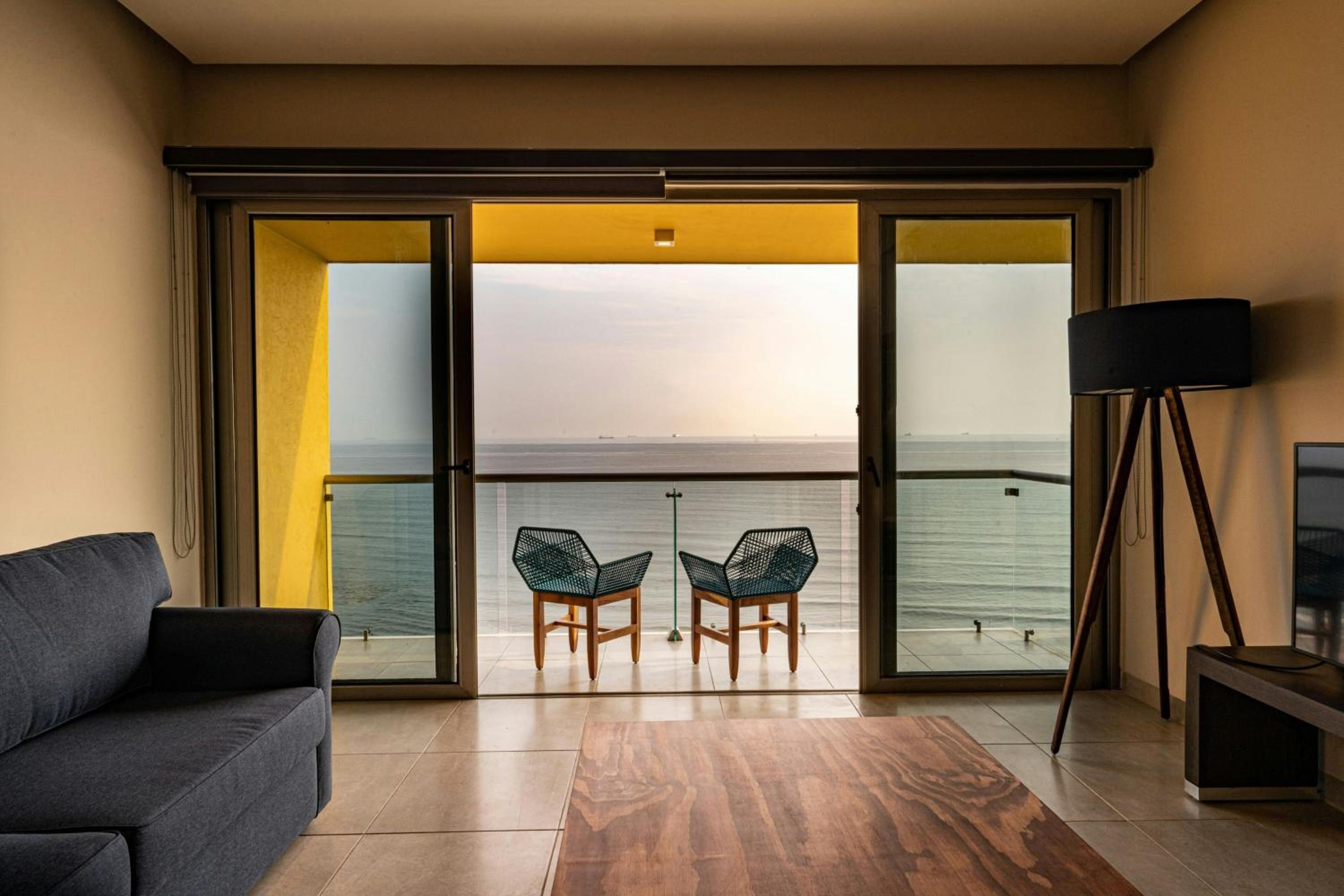 King Suite with Sofa Bed and Ocean View photo 2