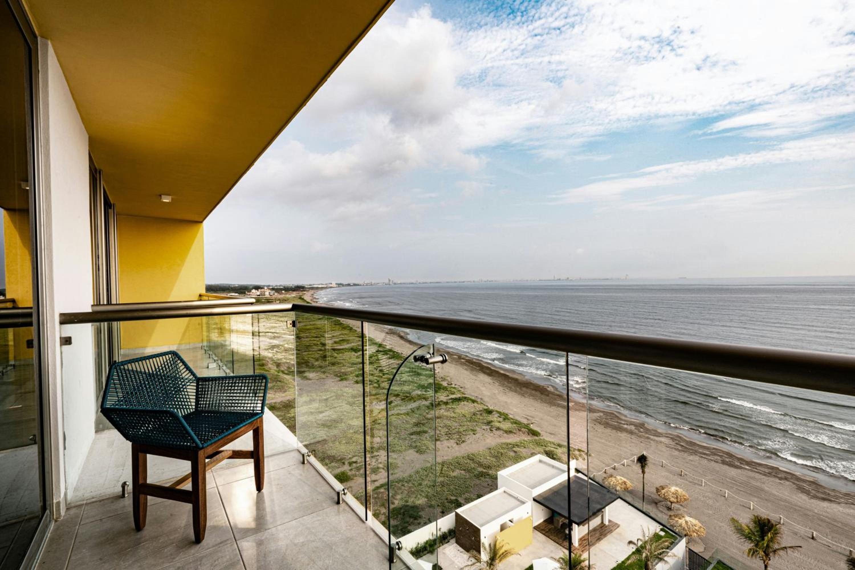 King Suite with Sofa Bed and Ocean View photo 2