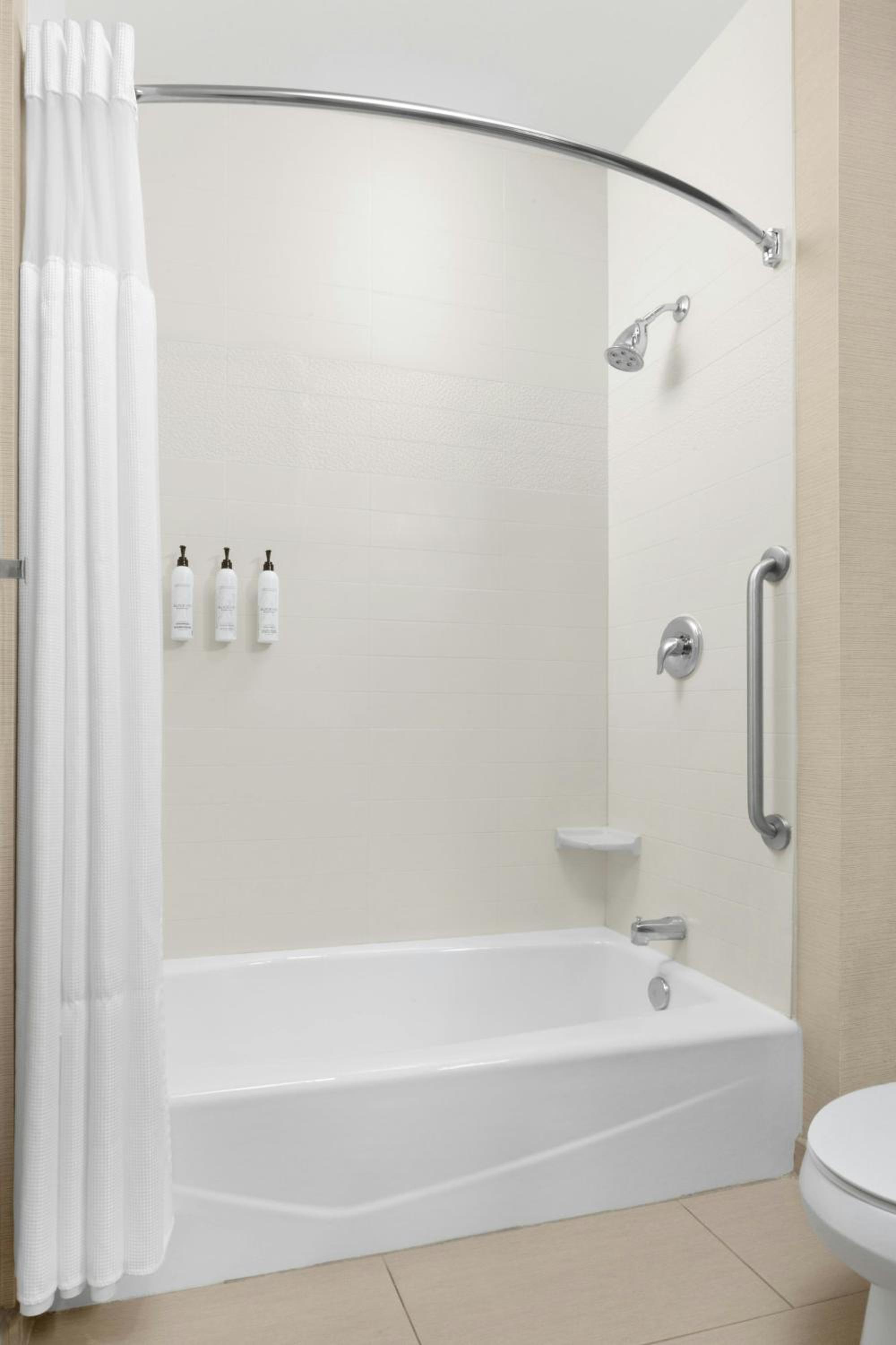 King Room with Bathtub - Mobility Access/Hearing Accessible