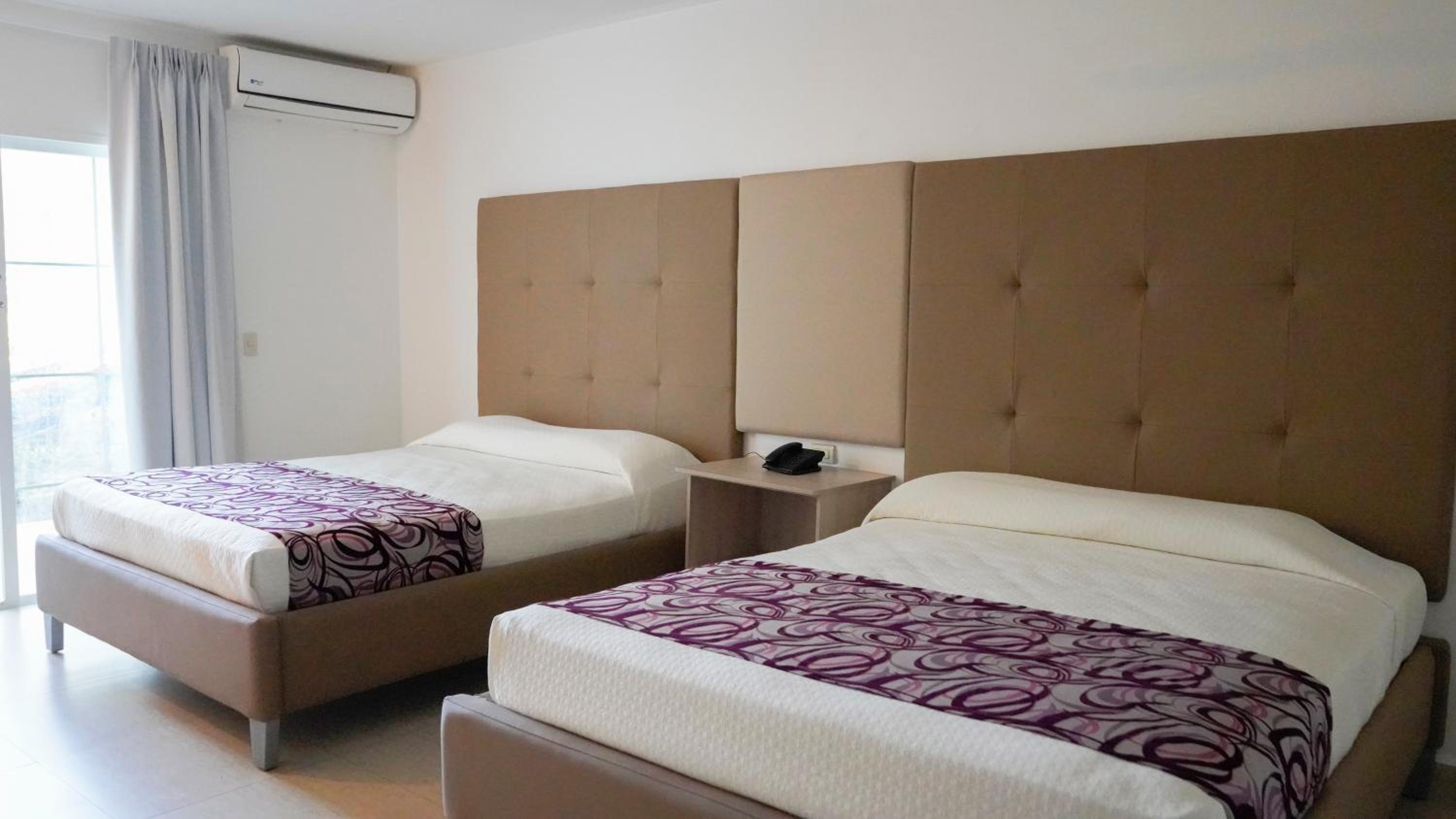 Queen Room with Two Queen Beds photo 3