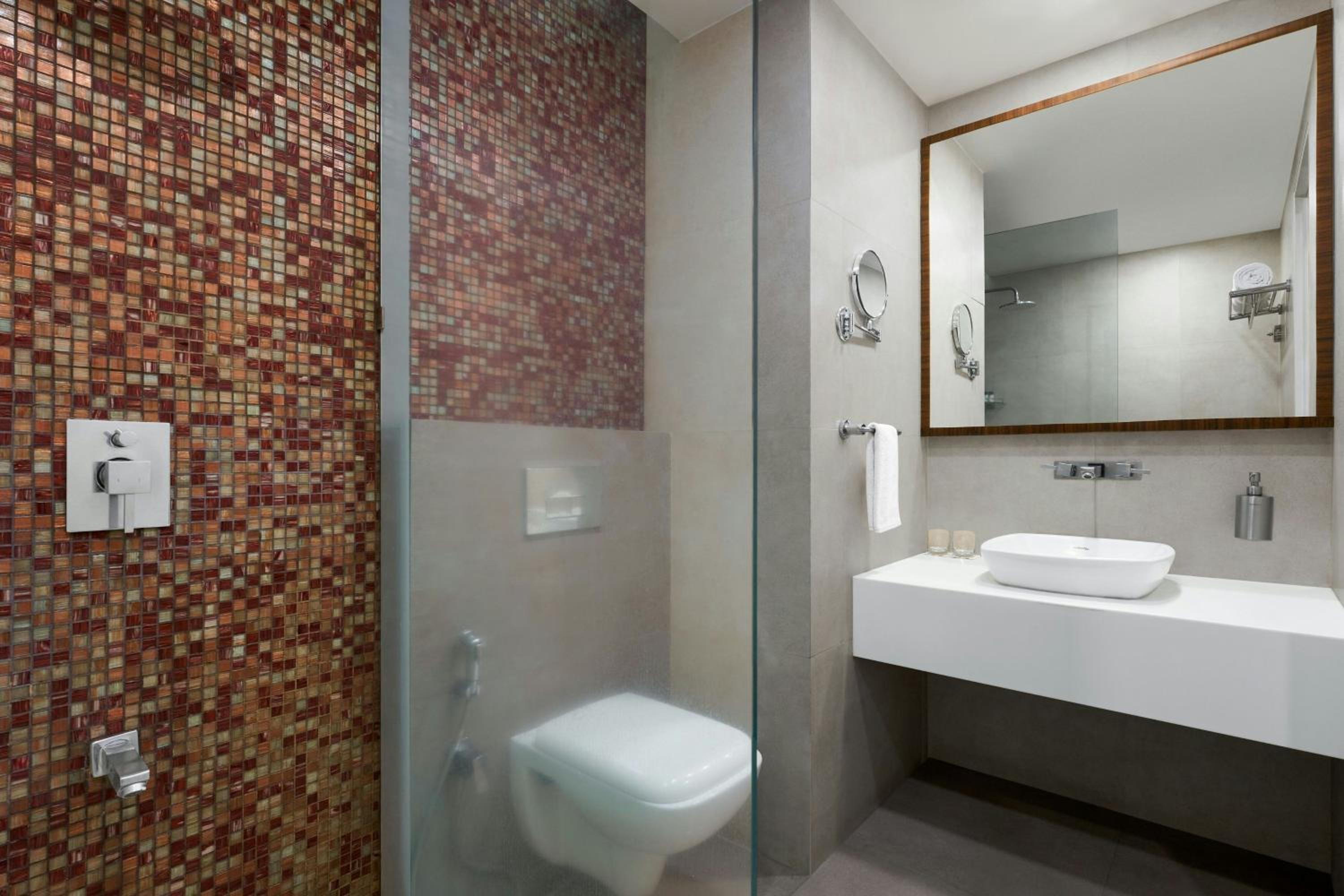 Fern Classic Twin Room with City View - Photo 2