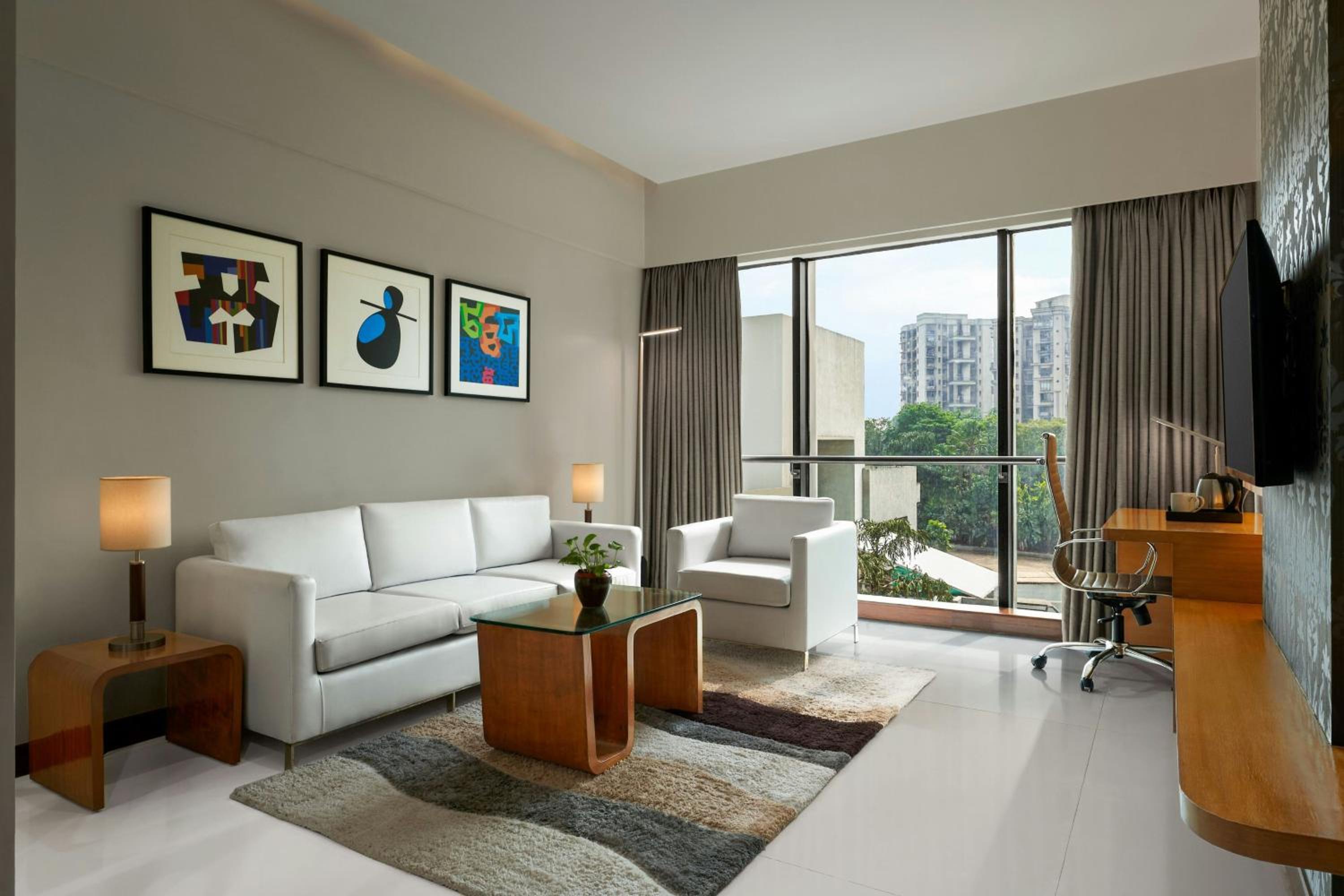 Hazel King Suite with City View - Photo 3