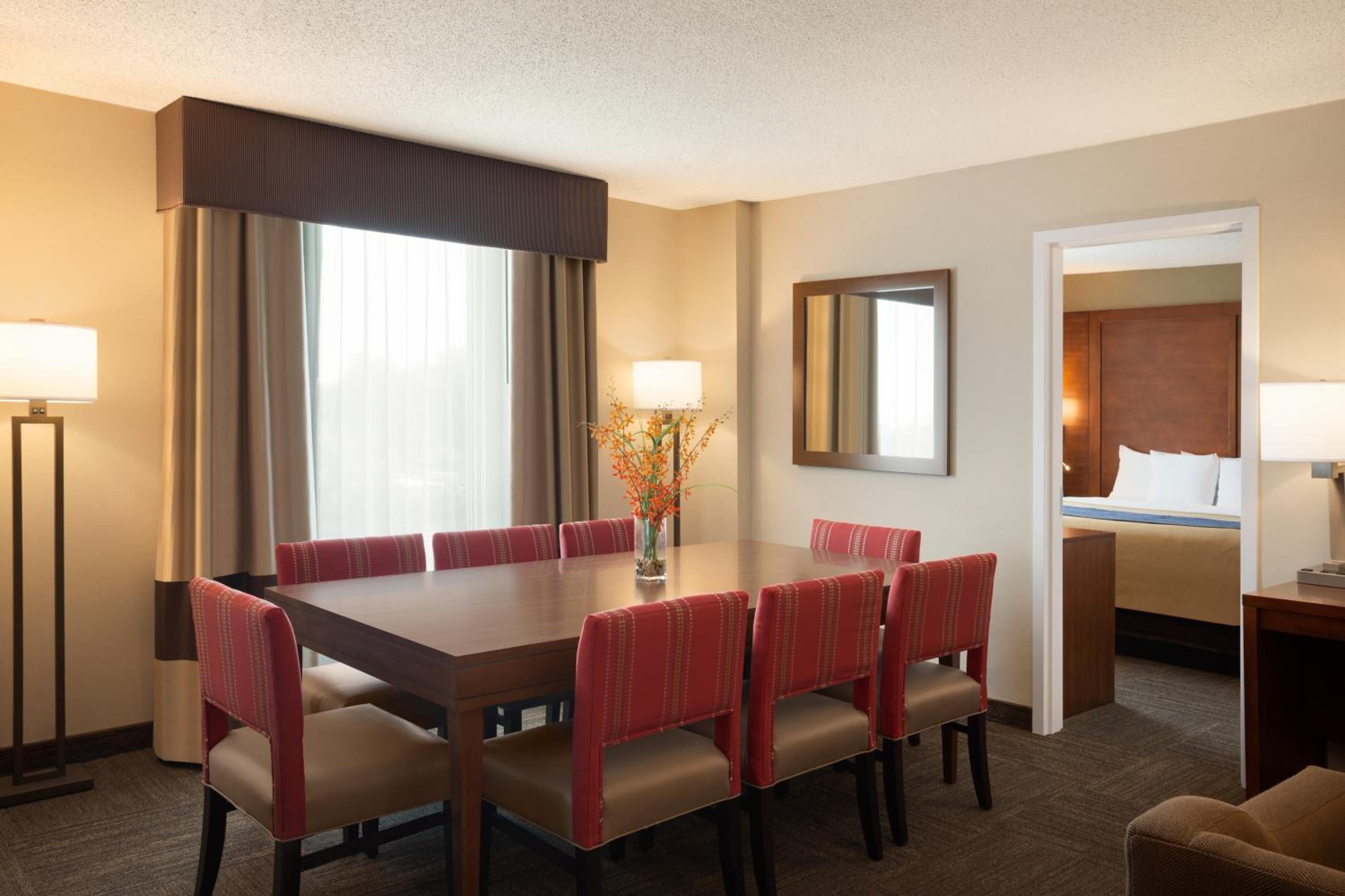 King Suite - Non-Smoking - Photo 2