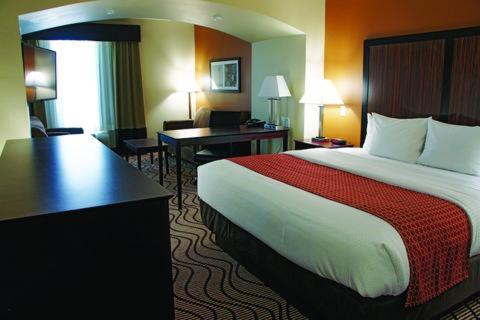 Queen Room with Two Queen Beds - Non-Smoking photo 2