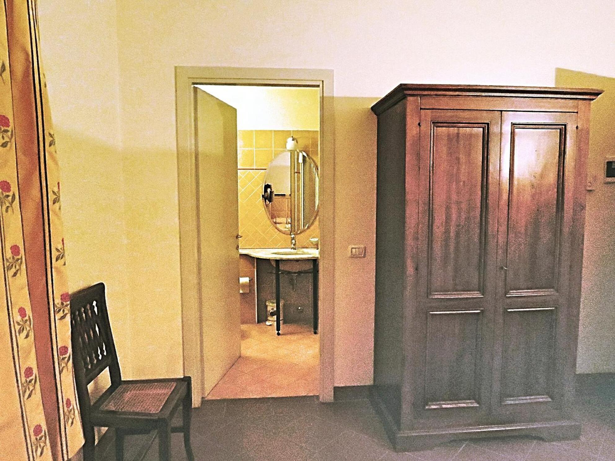Single Room with Private Bathroom photo 3