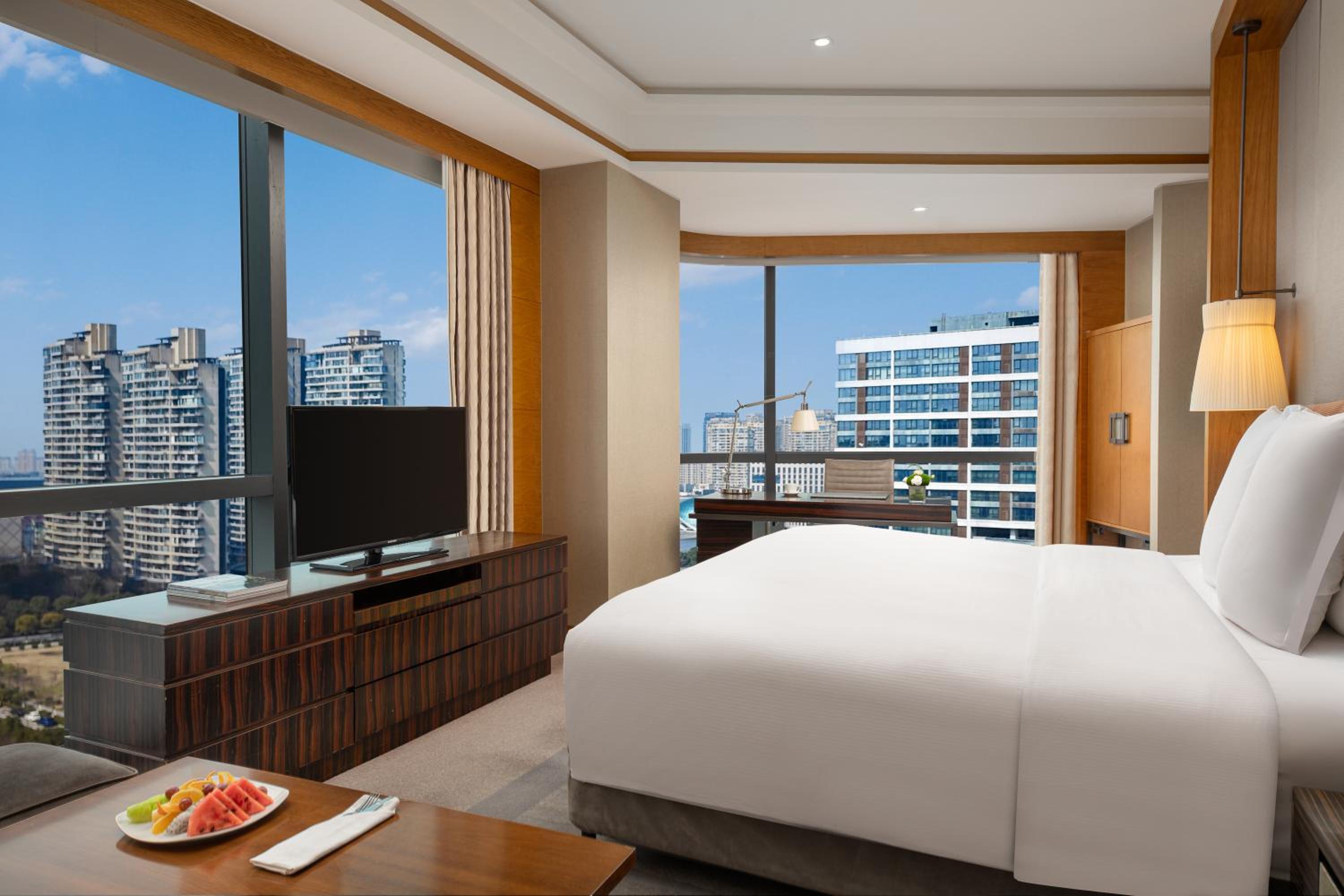 Premium Deluxe Room with King Bed photo 2