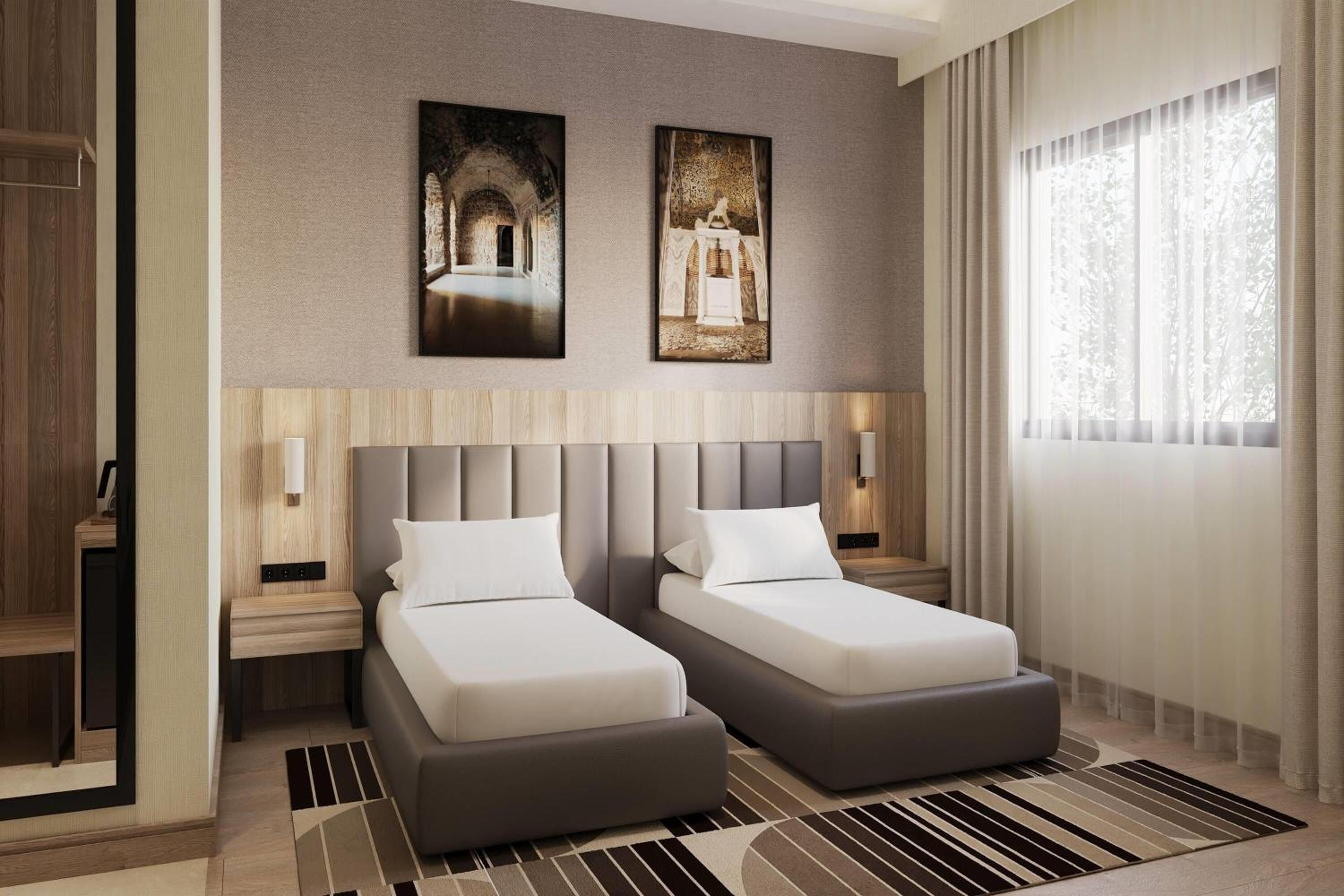 Standard Twin Room with Two Single Beds - Smoking - Photo 2