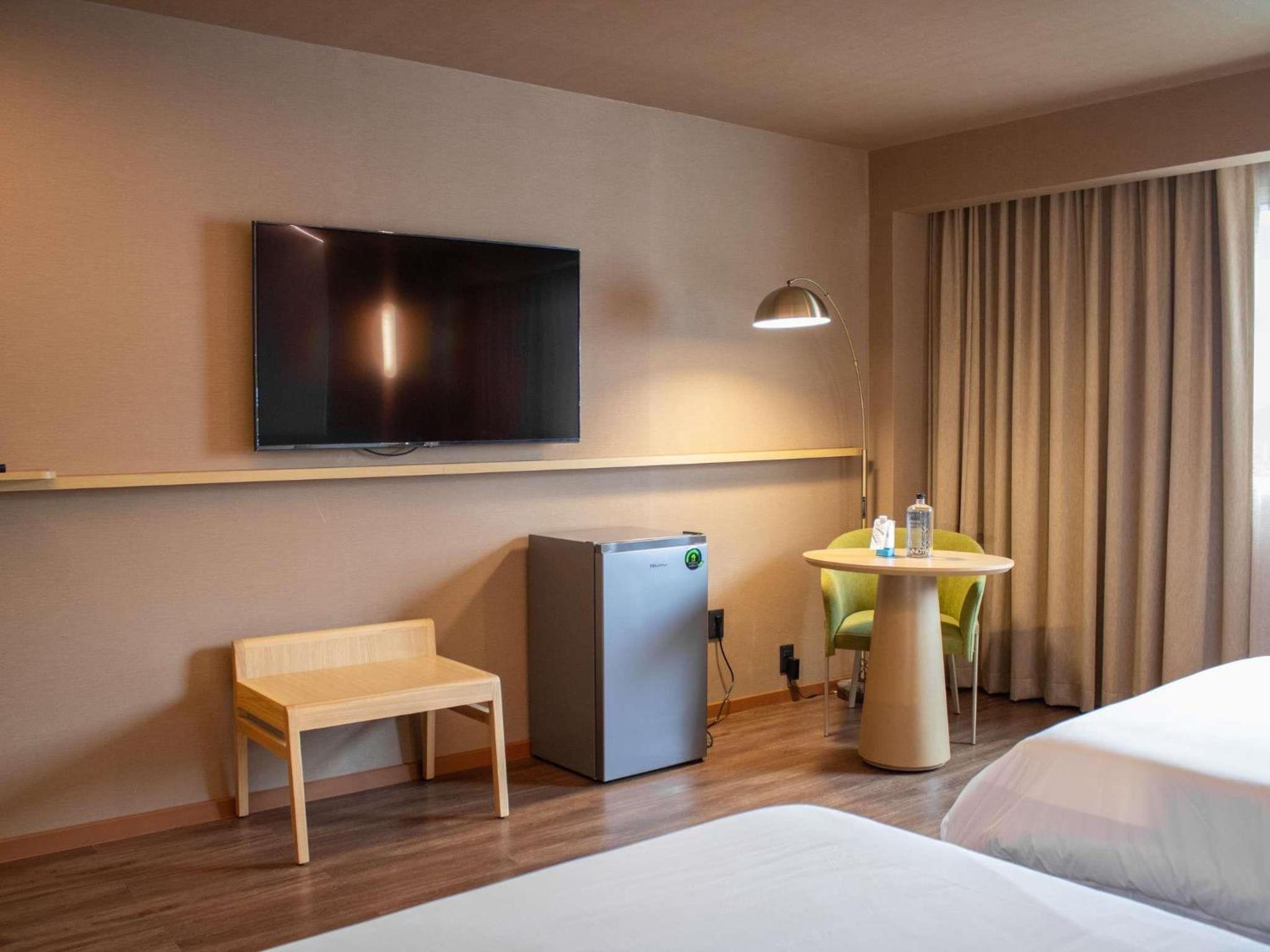 Executive Double Room with Two Double Beds - Photo 1