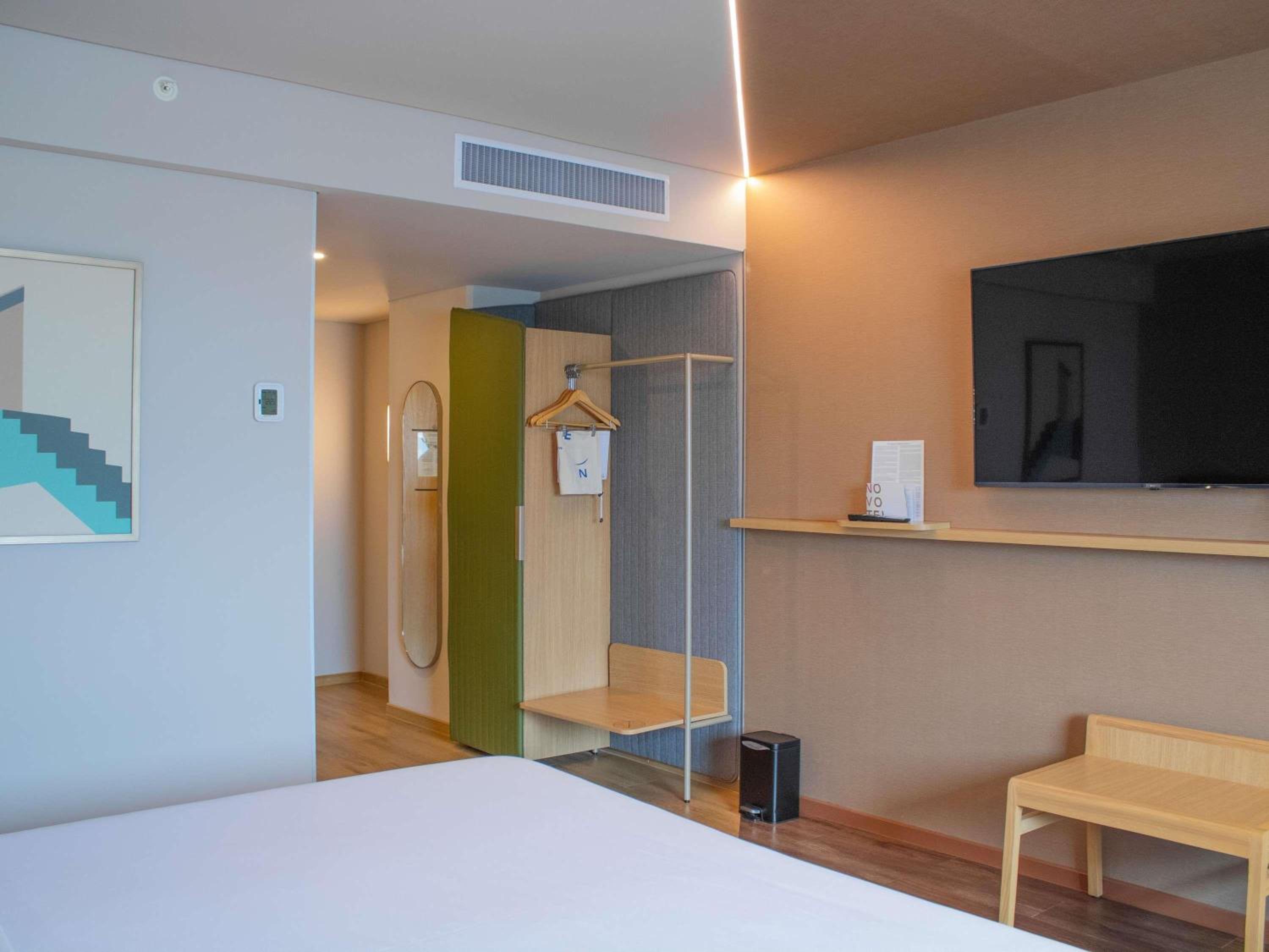 Superior King Room - Disability Access photo 3