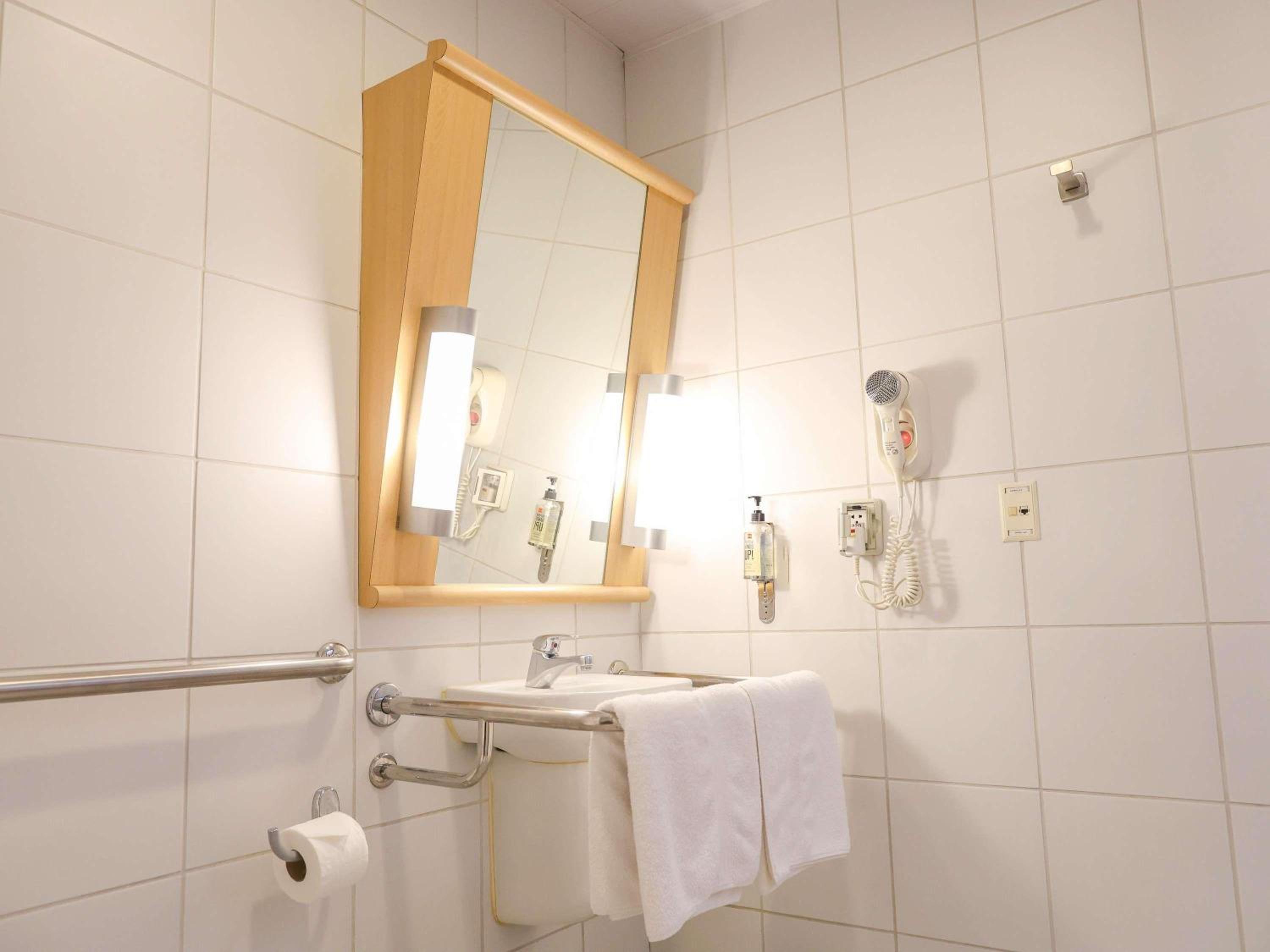 Standard Double Room - Disability Access - Photo 7