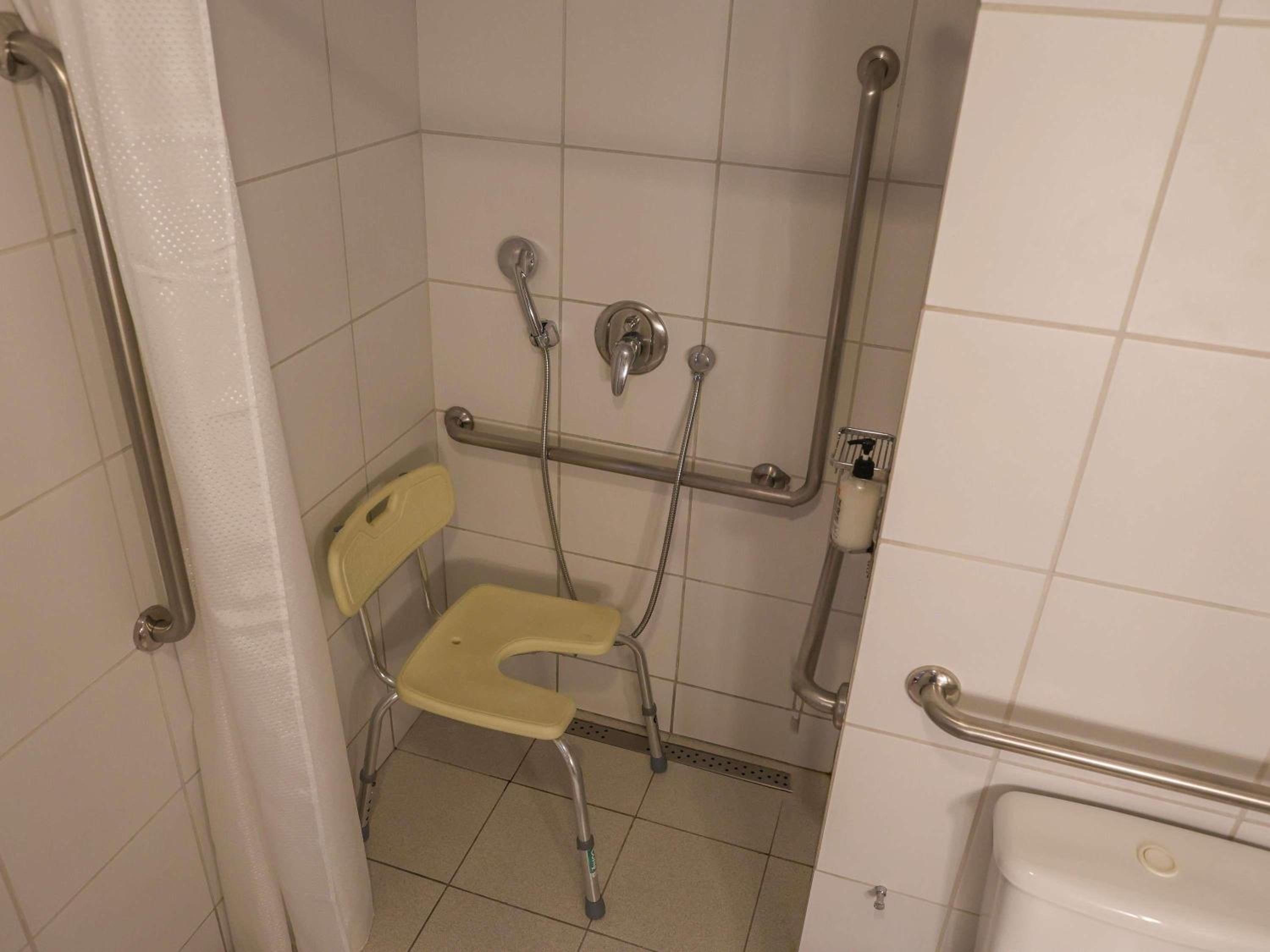 Standard Double Room - Disability Access - Photo 8