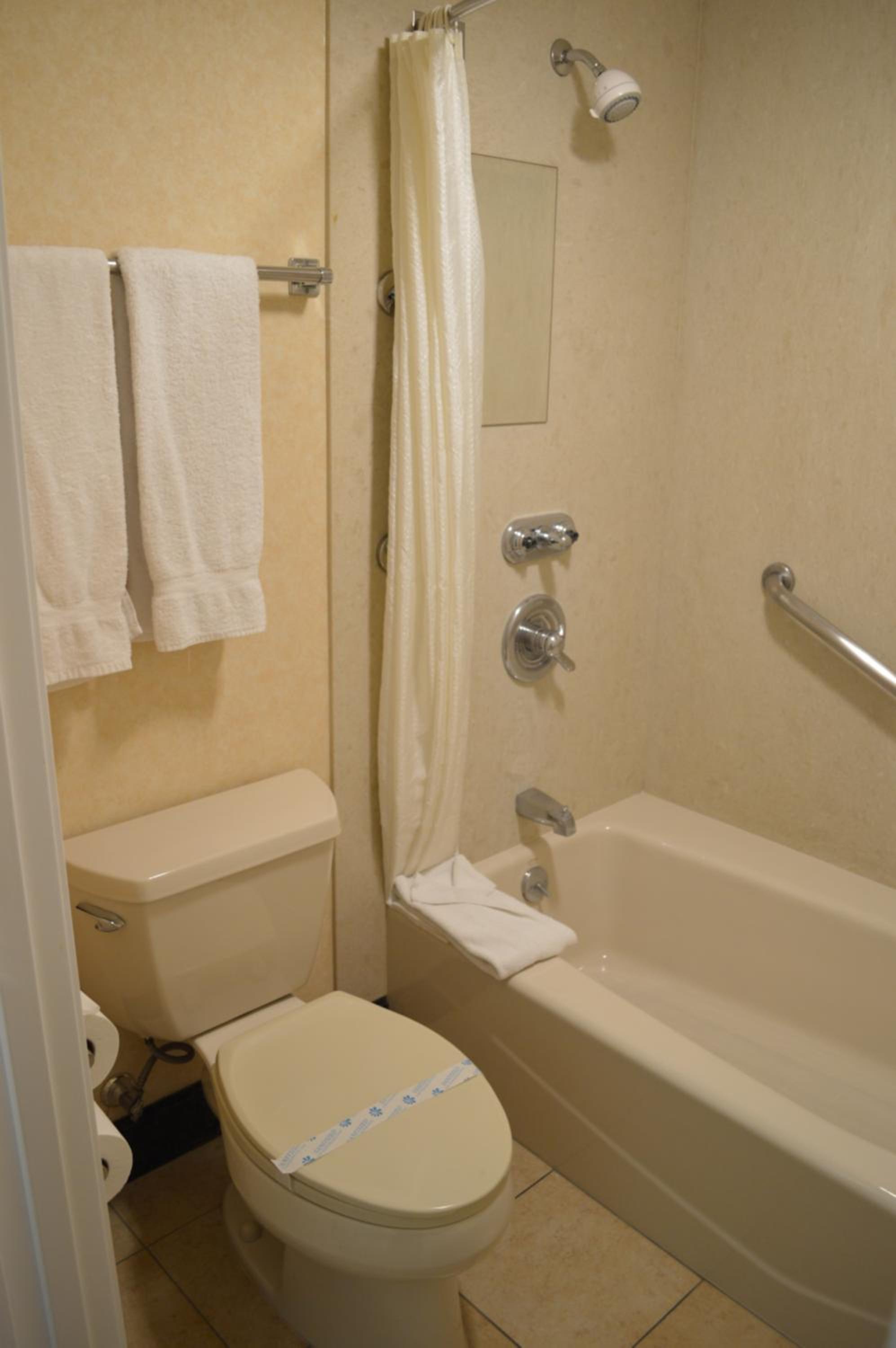 King Room - Non-Smoking - Photo 4