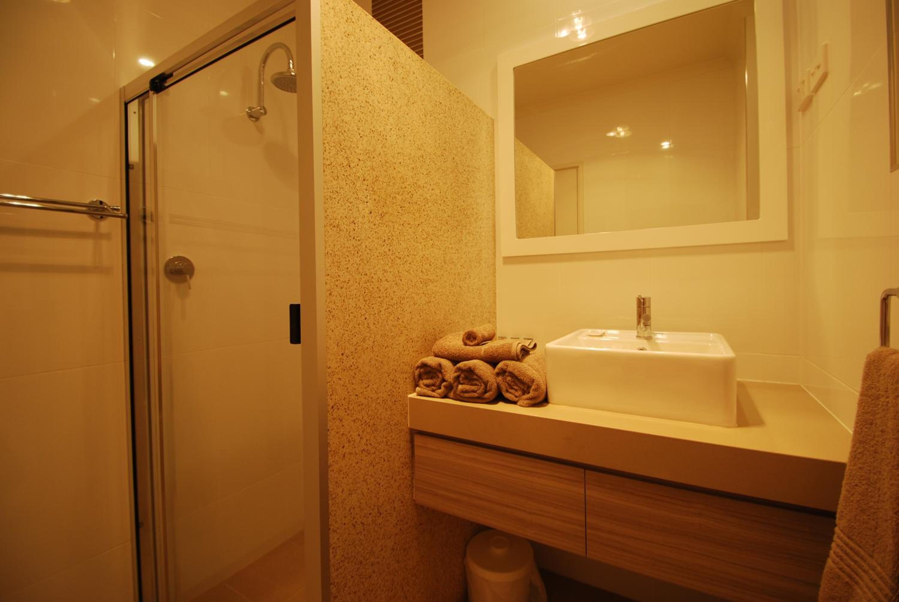 Executive Room - Photo 11