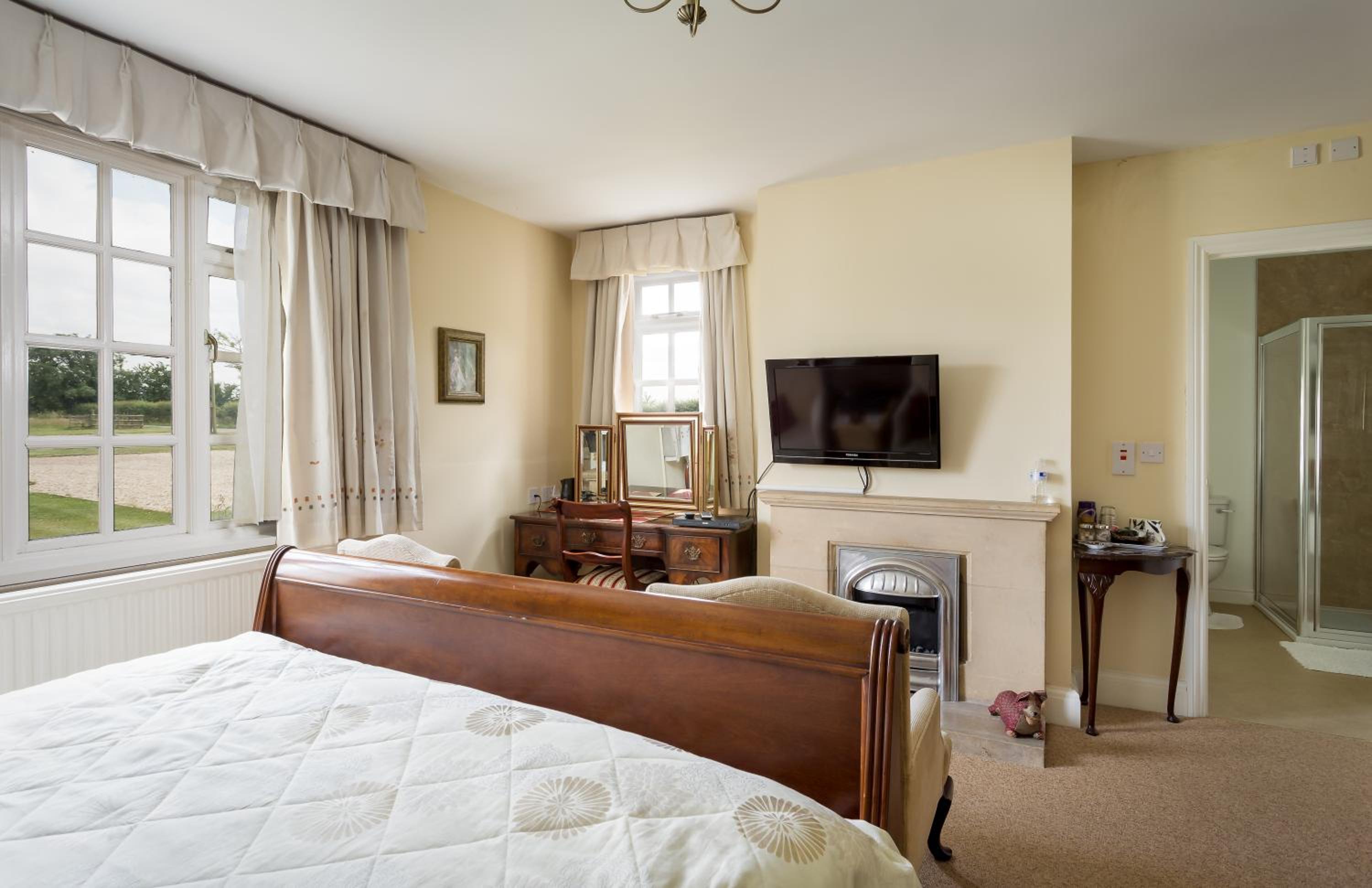 Queen Room photo 2