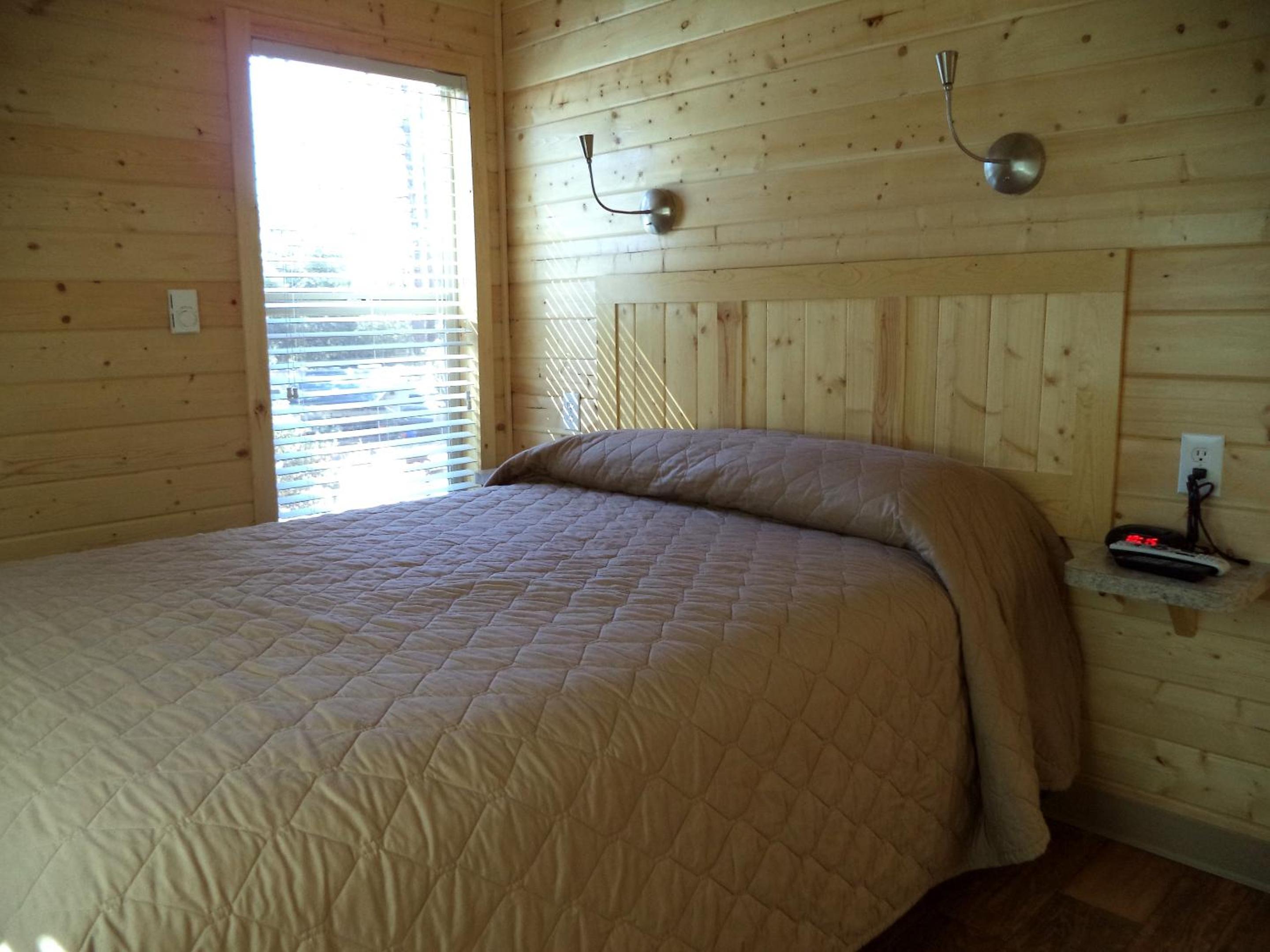 One-Bedroom Cabin photo 1