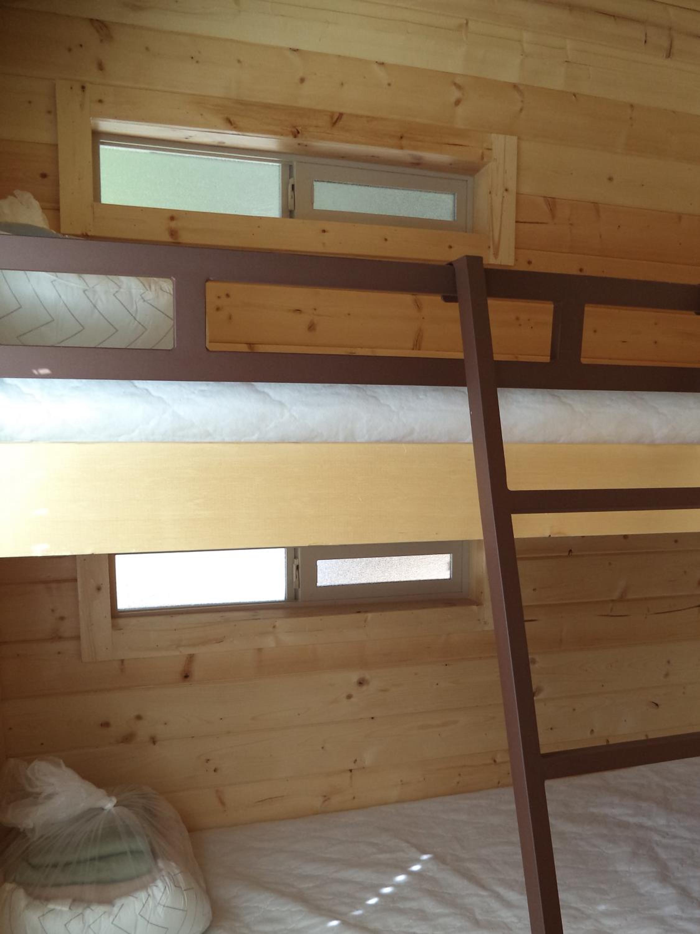 One-Bedroom Cabin photo 2