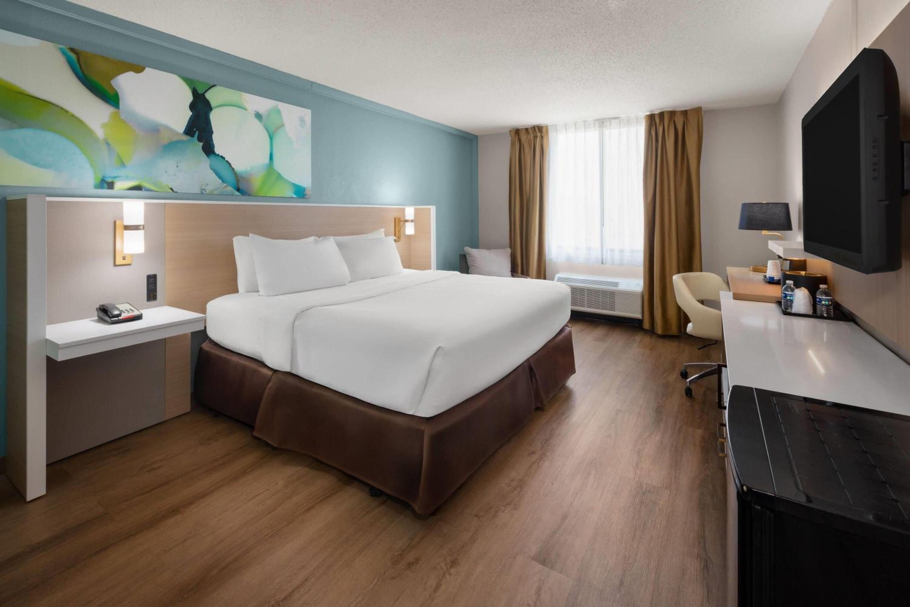 King Room - Non-Smoking - Photo 1