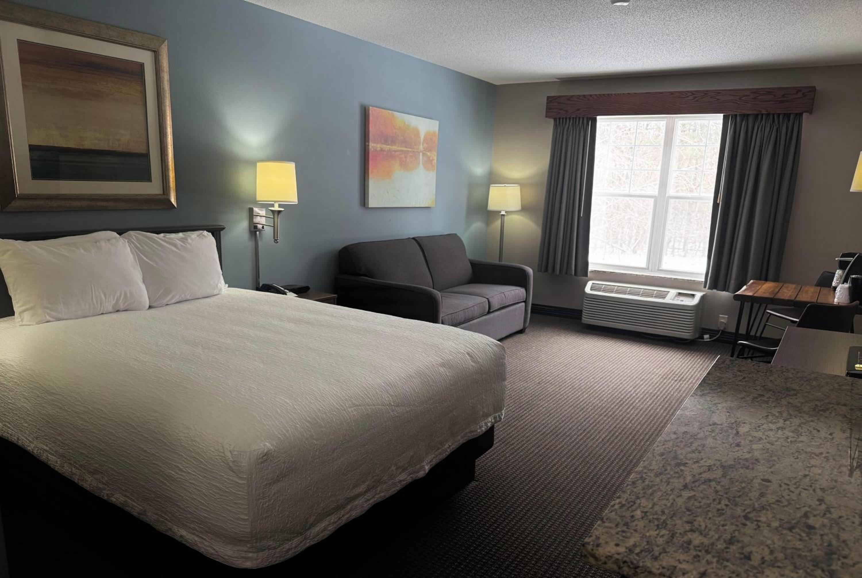 Deluxe Queen Room - Non-Smoking - Photo 1