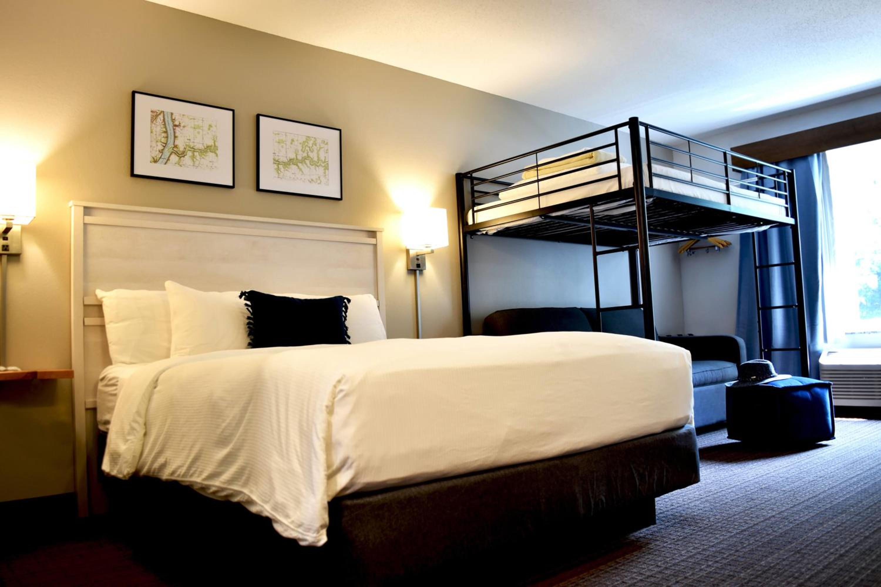 Premier King Suite - Non-Smoking - Photo 1