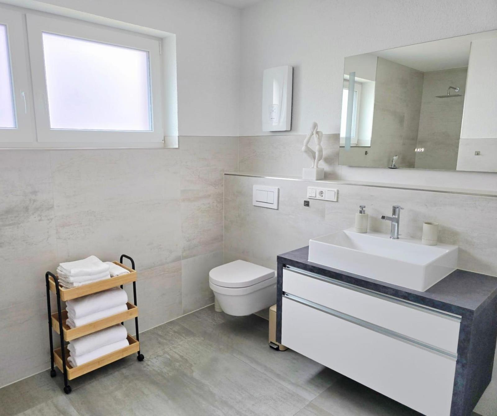 Two-Bedroom Apartment with Shower photo 2