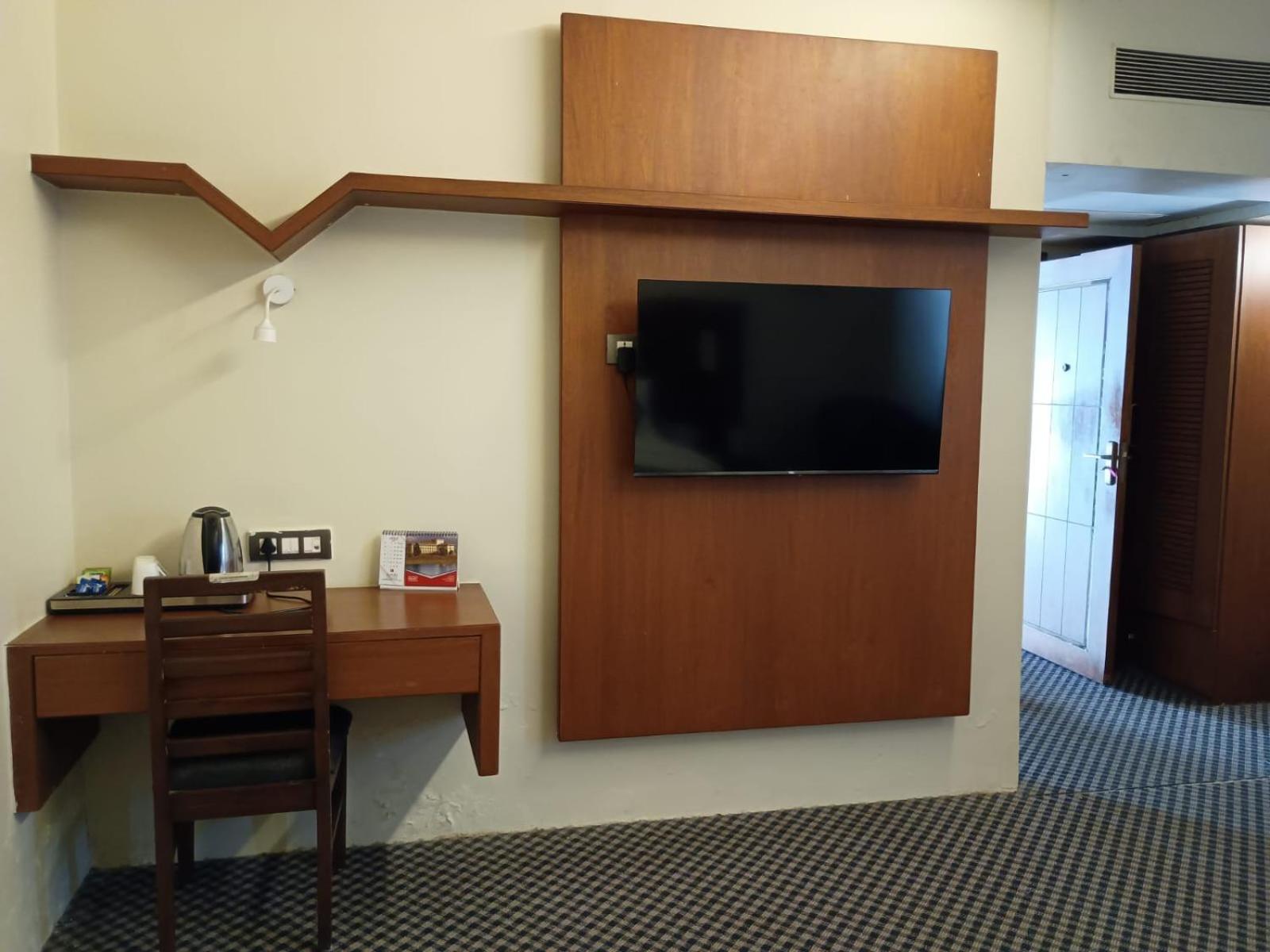 Family Room photo 1