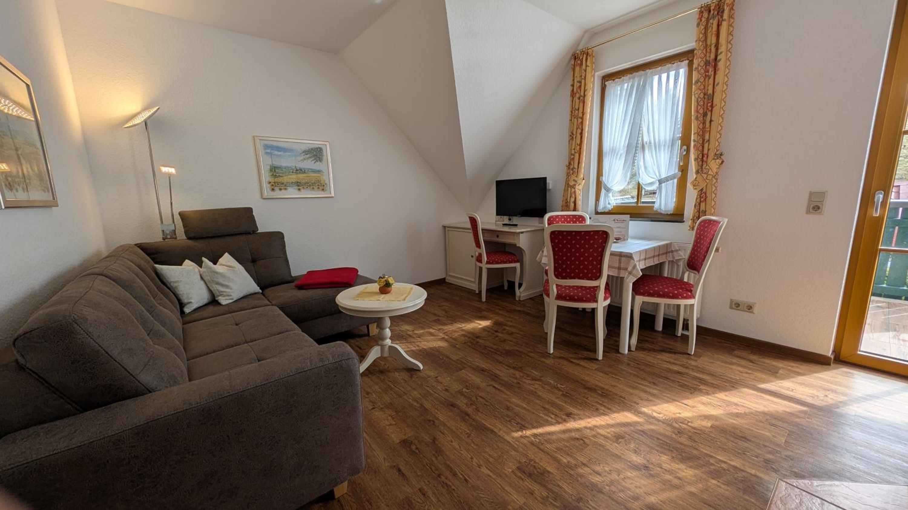 Two-Bedroom Apartment with Garden View photo 2
