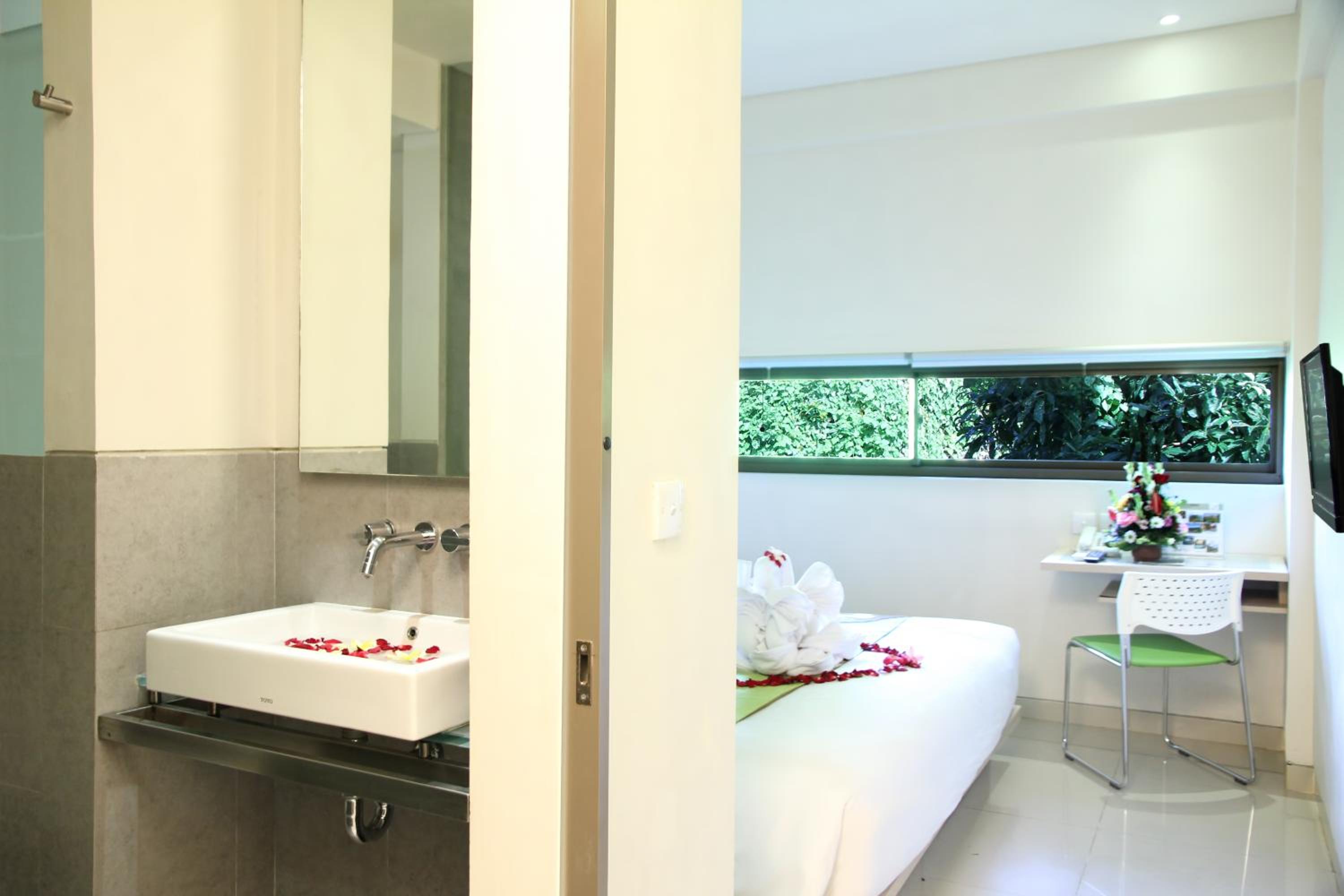 Cozy Double Room with Breakfast photo 3