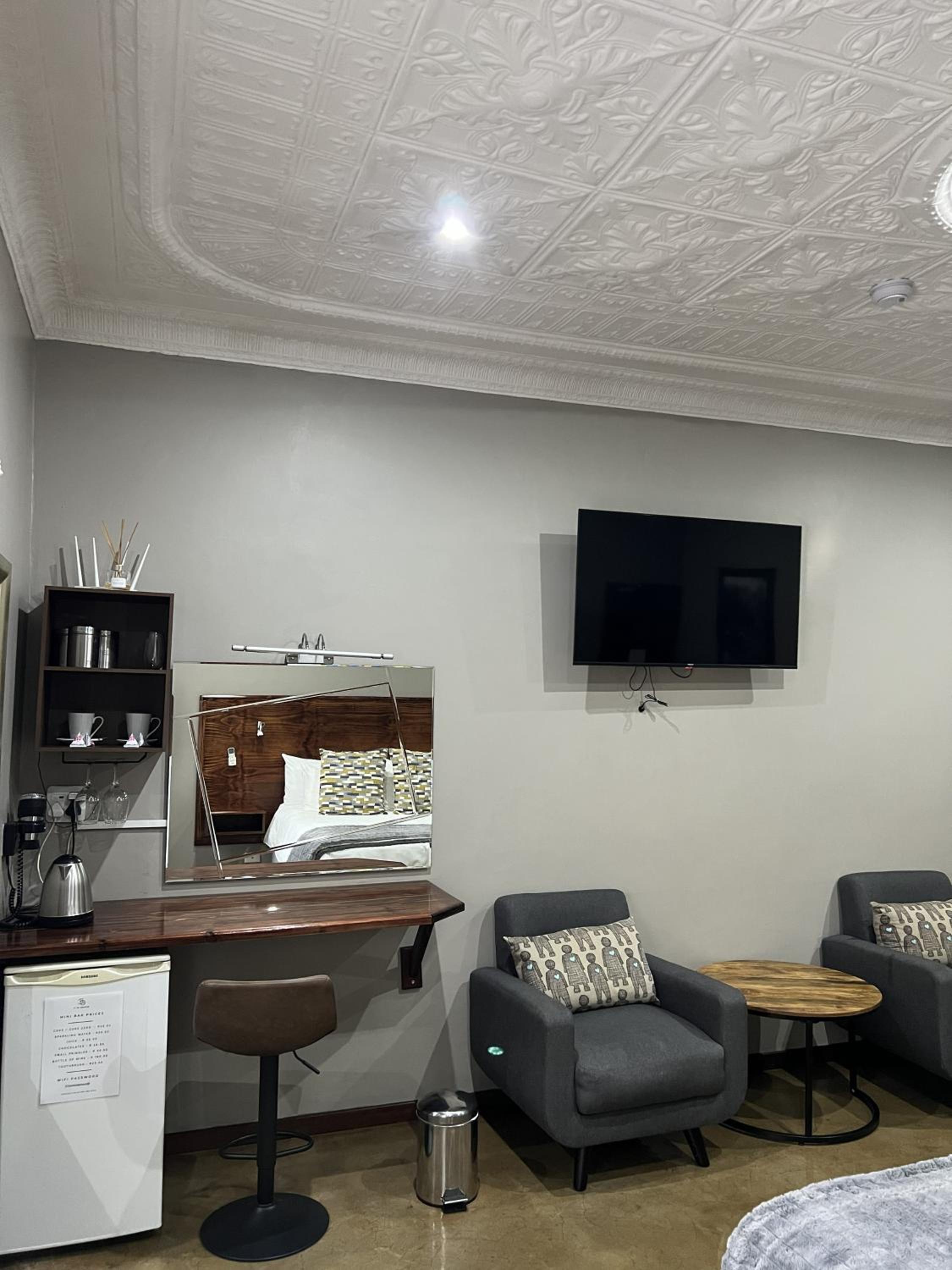 Luxury Queen Room