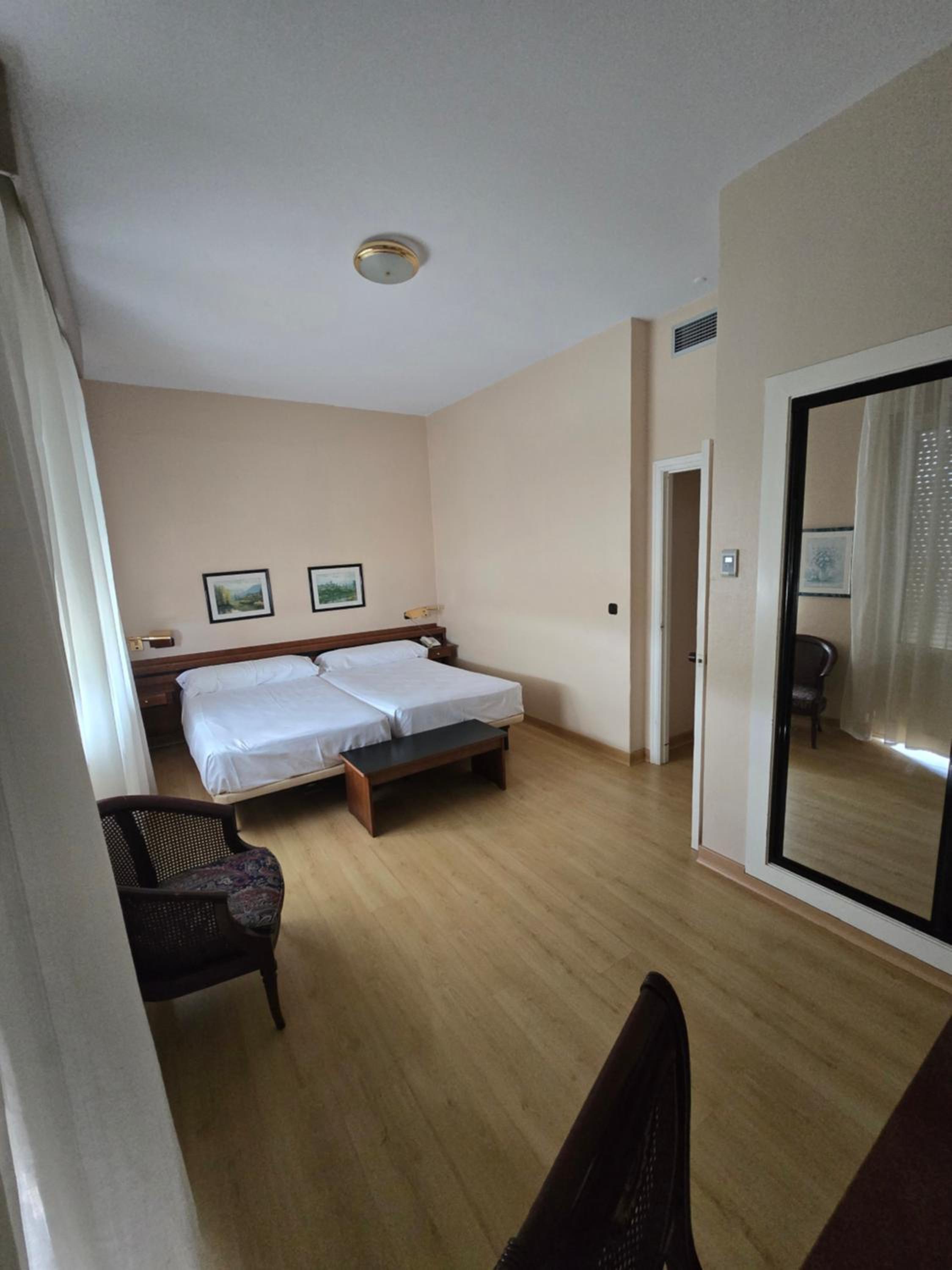 Single Room photo 3