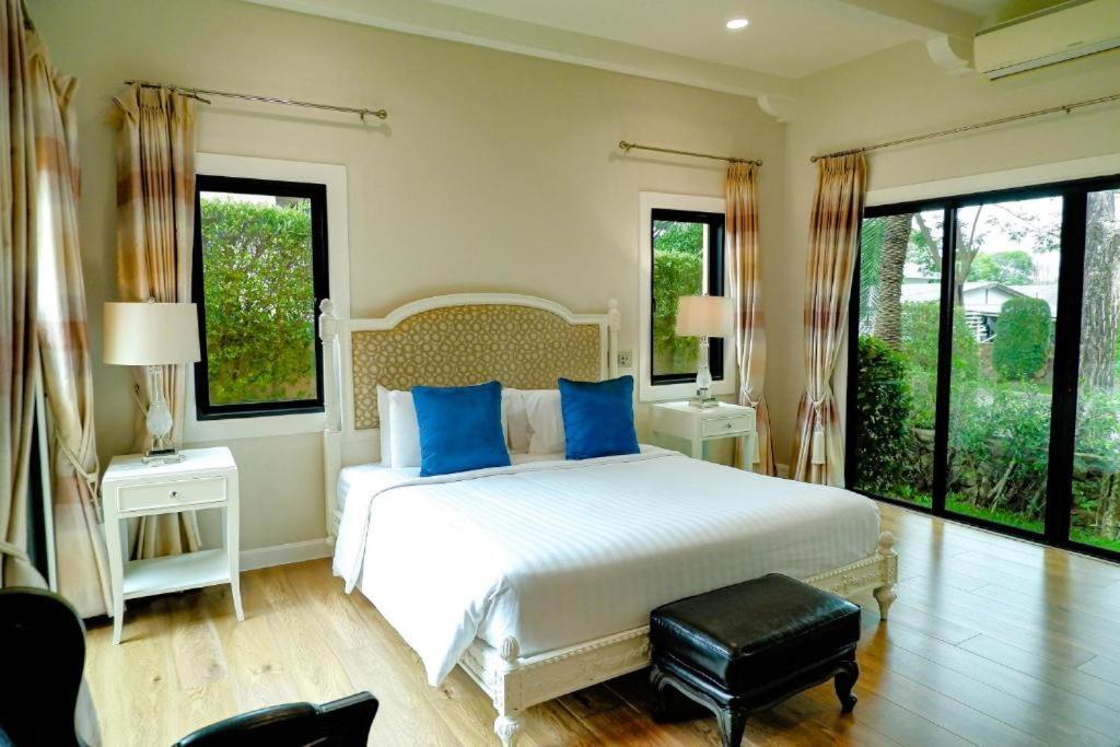 Three-Bedroom Garden Villa - Pet Friendly