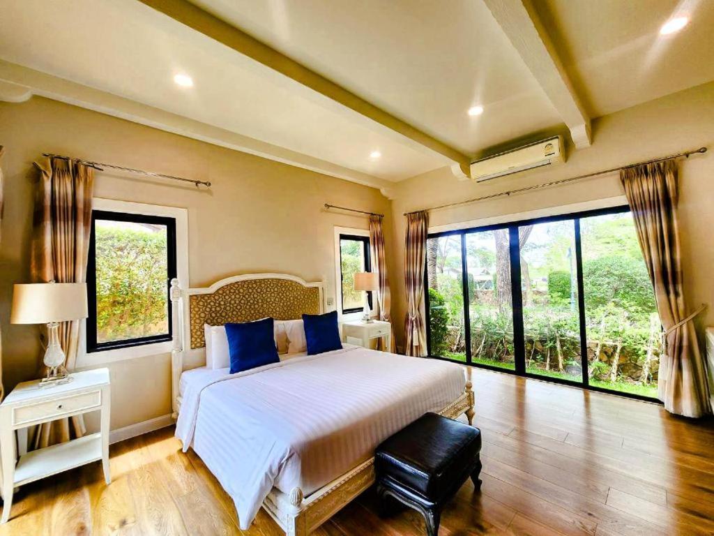 Three-Bedroom Garden Villa - Pet Friendly
