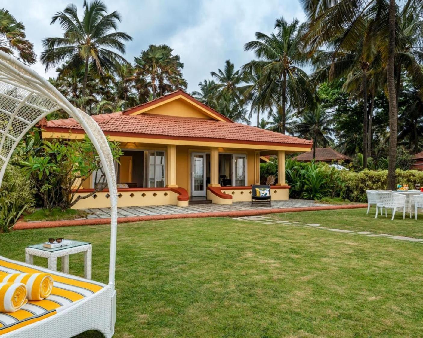 Villa with Garden View