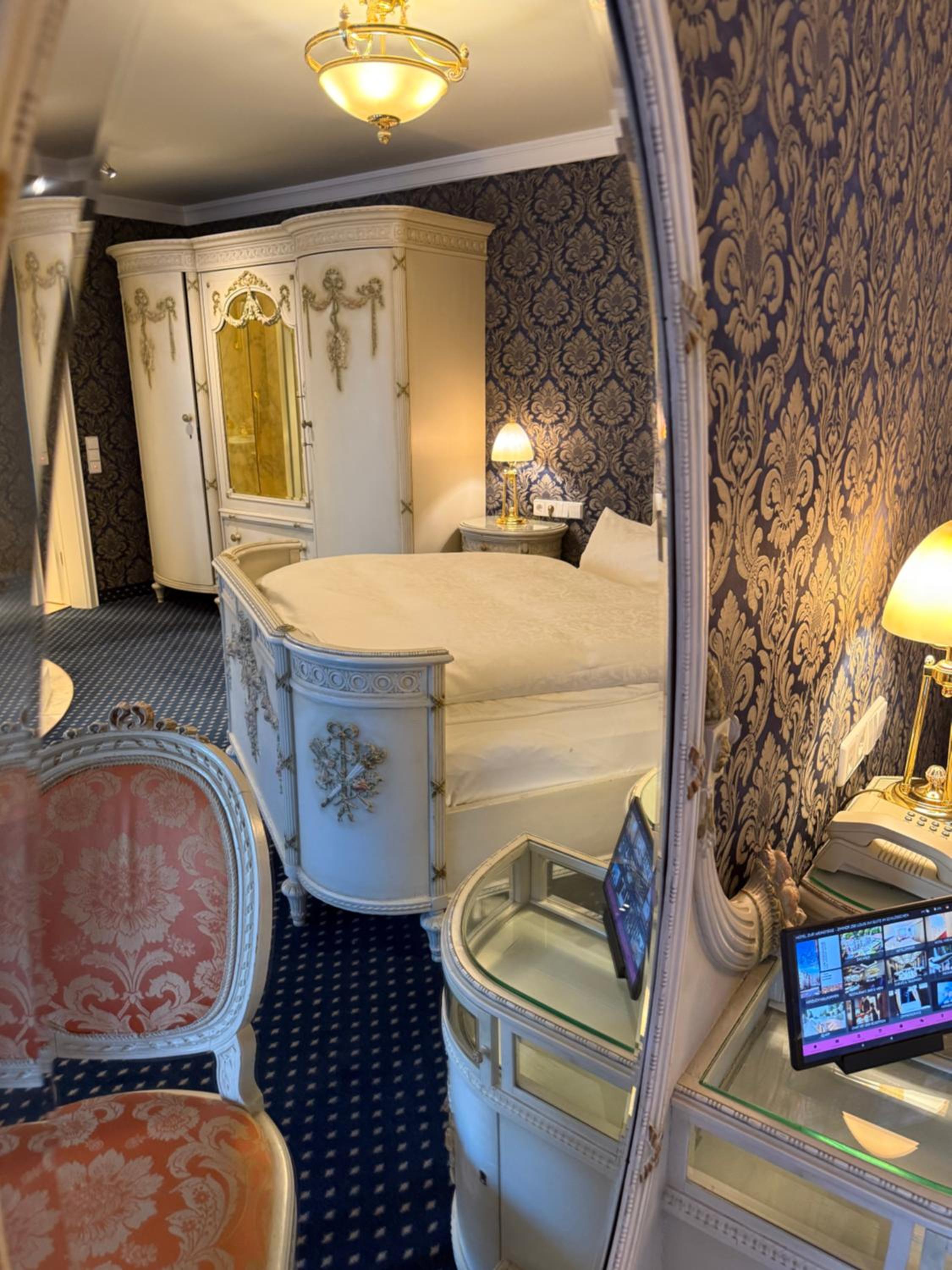 Suite with Hot Tub