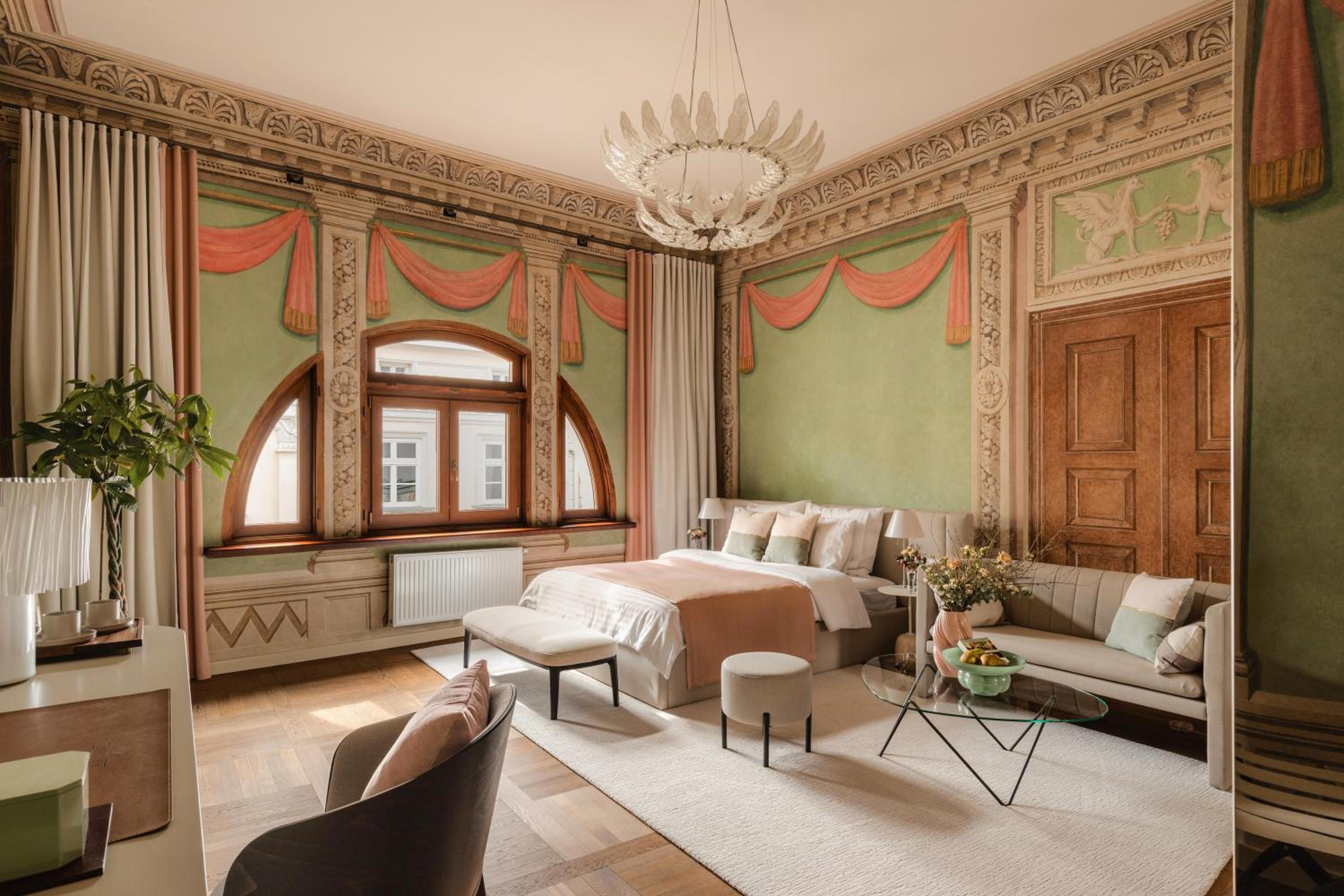 Deluxe Queen Room