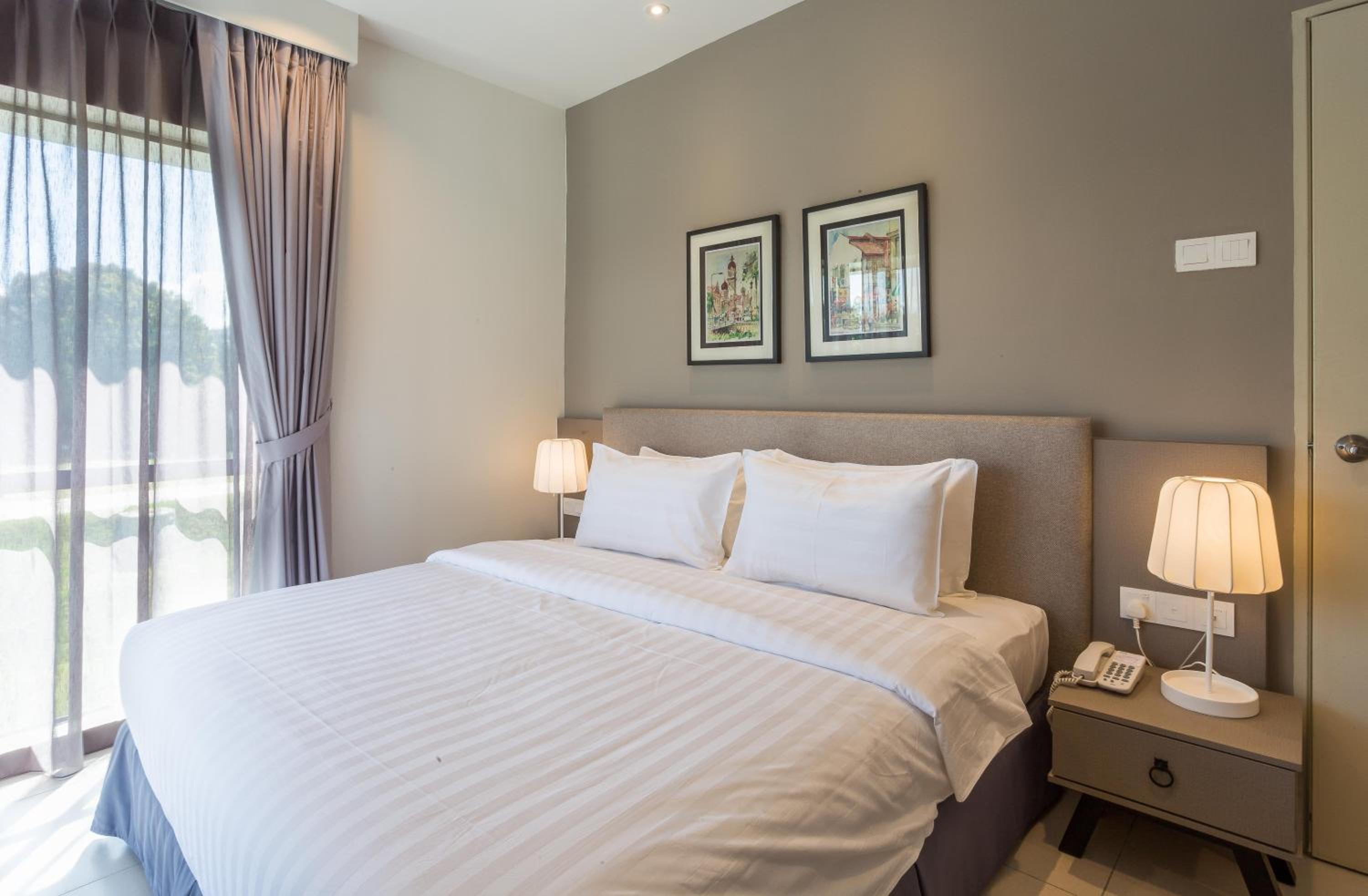 Standard Two-Bedroom Suite thumbnail 6