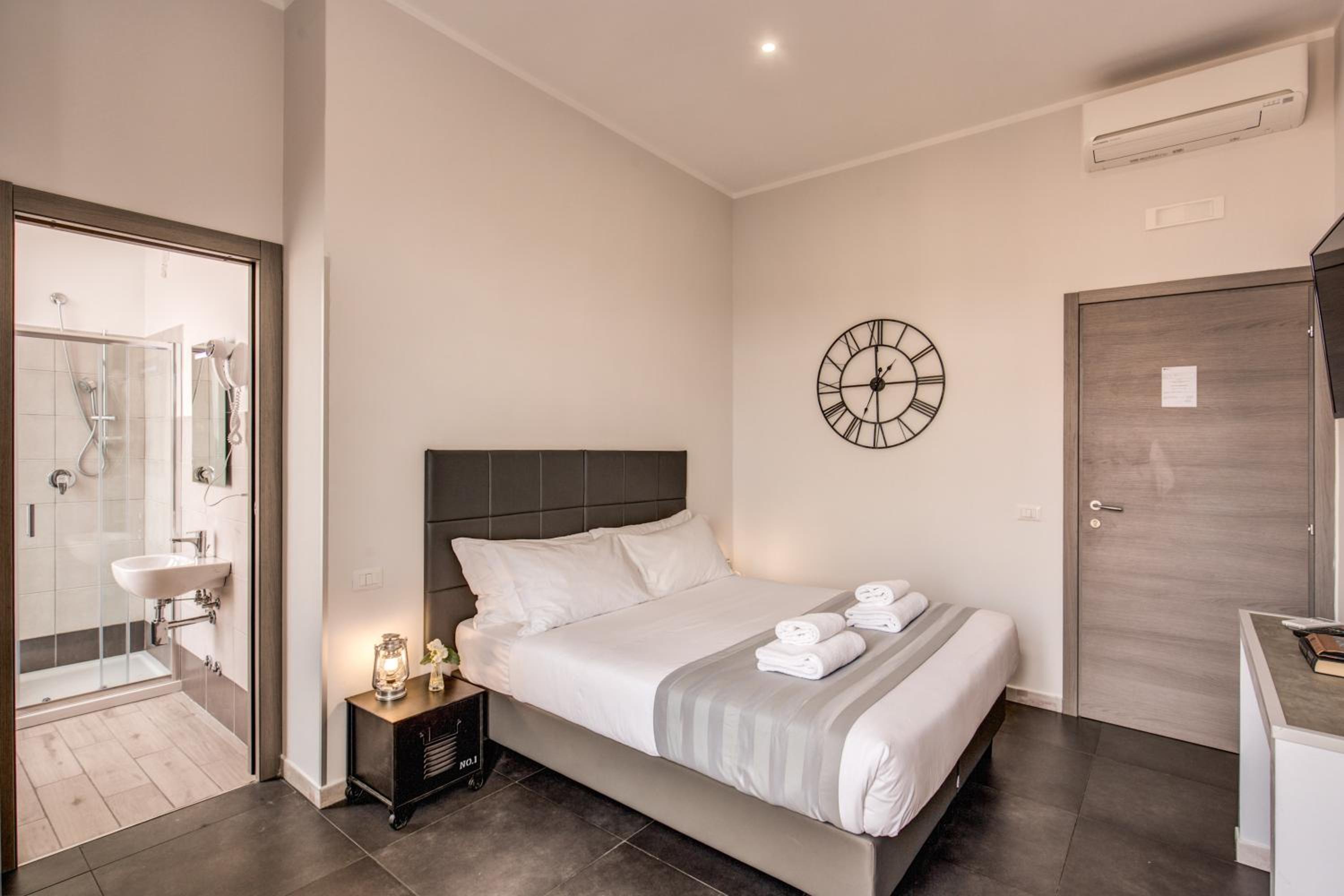Double or Twin Room with Balcony photo 2
