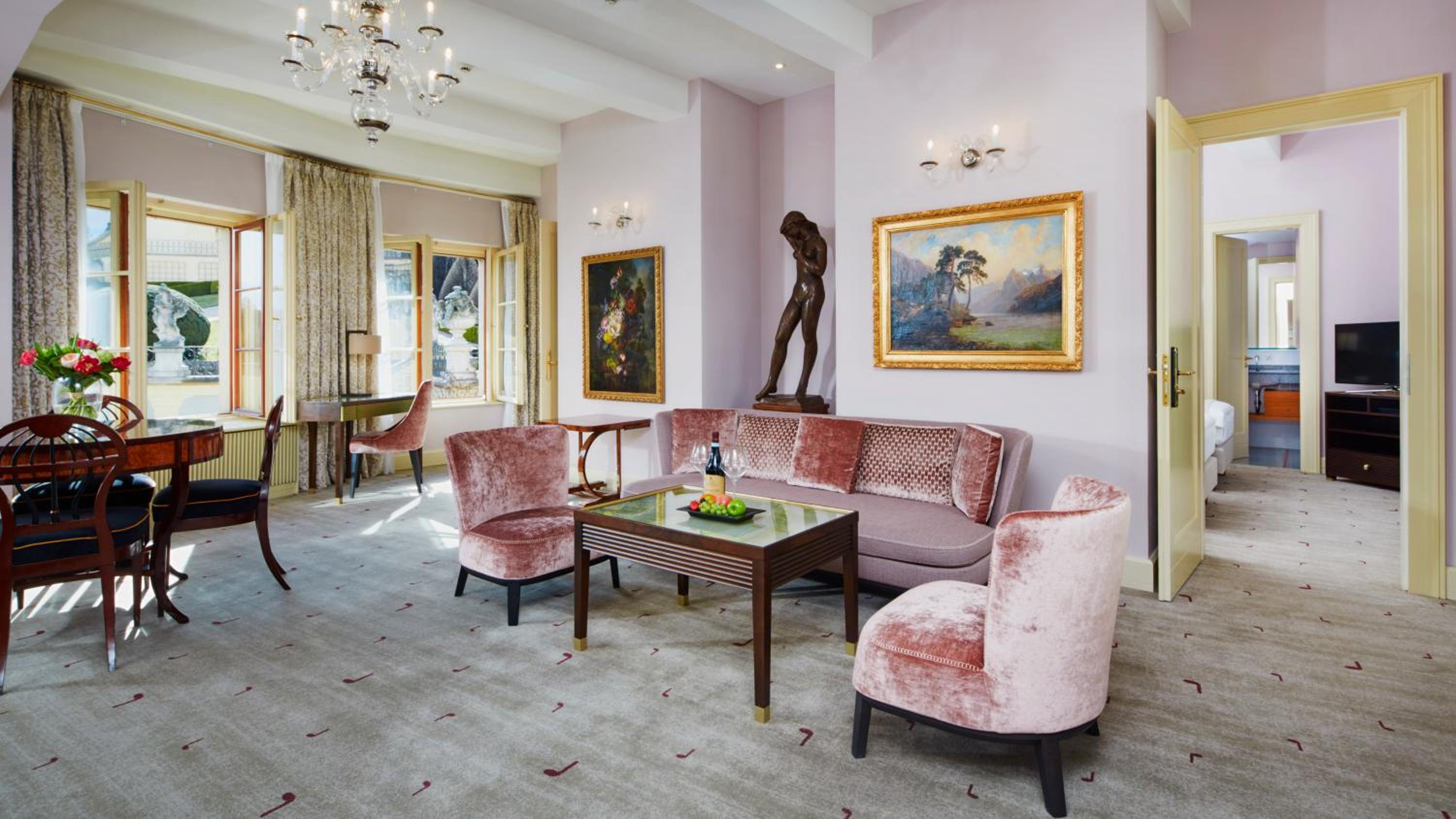 Two-Bedroom Deluxe Apartment with Garden View photo 3