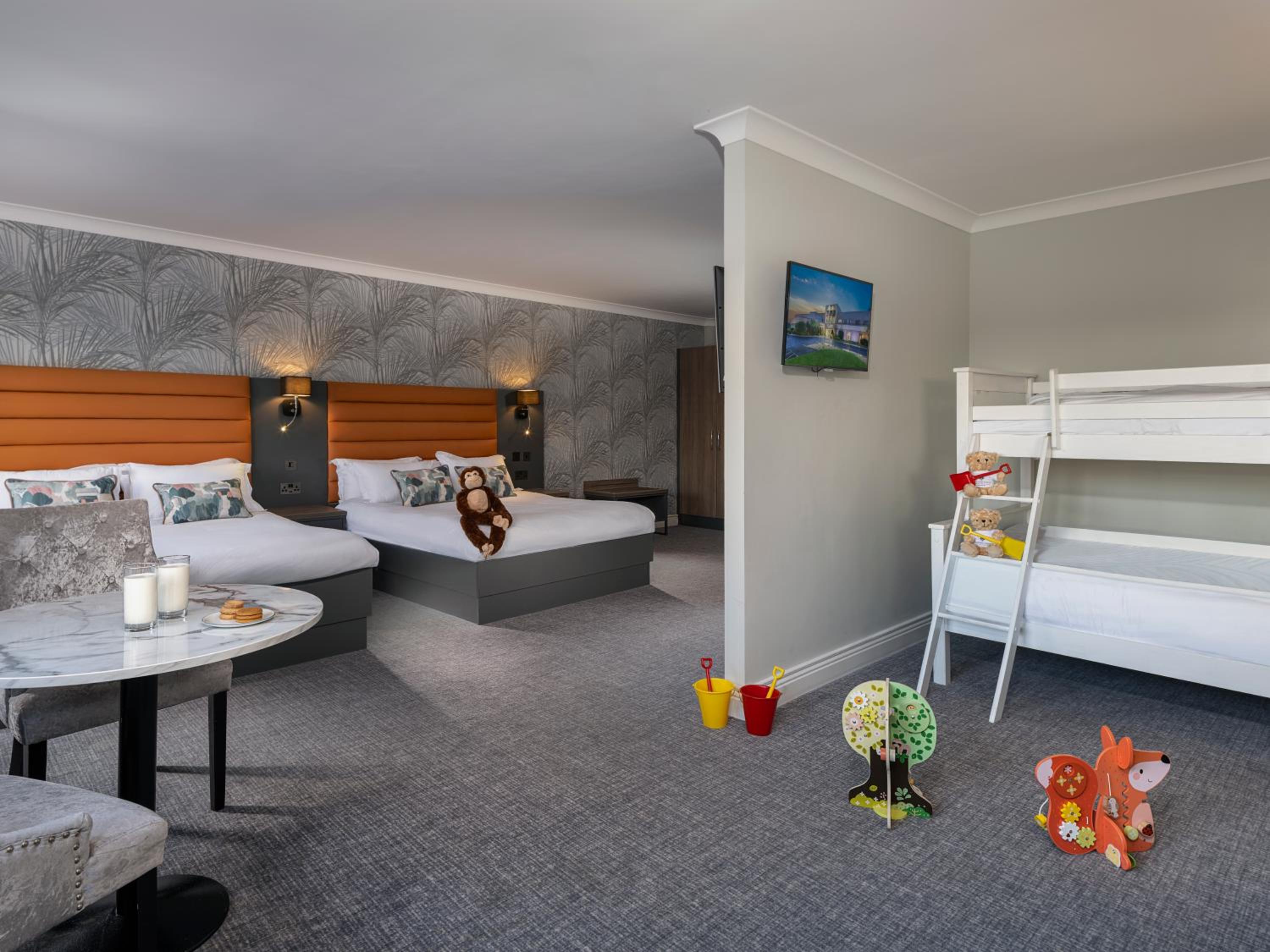Deluxe Family Room - Photo 3