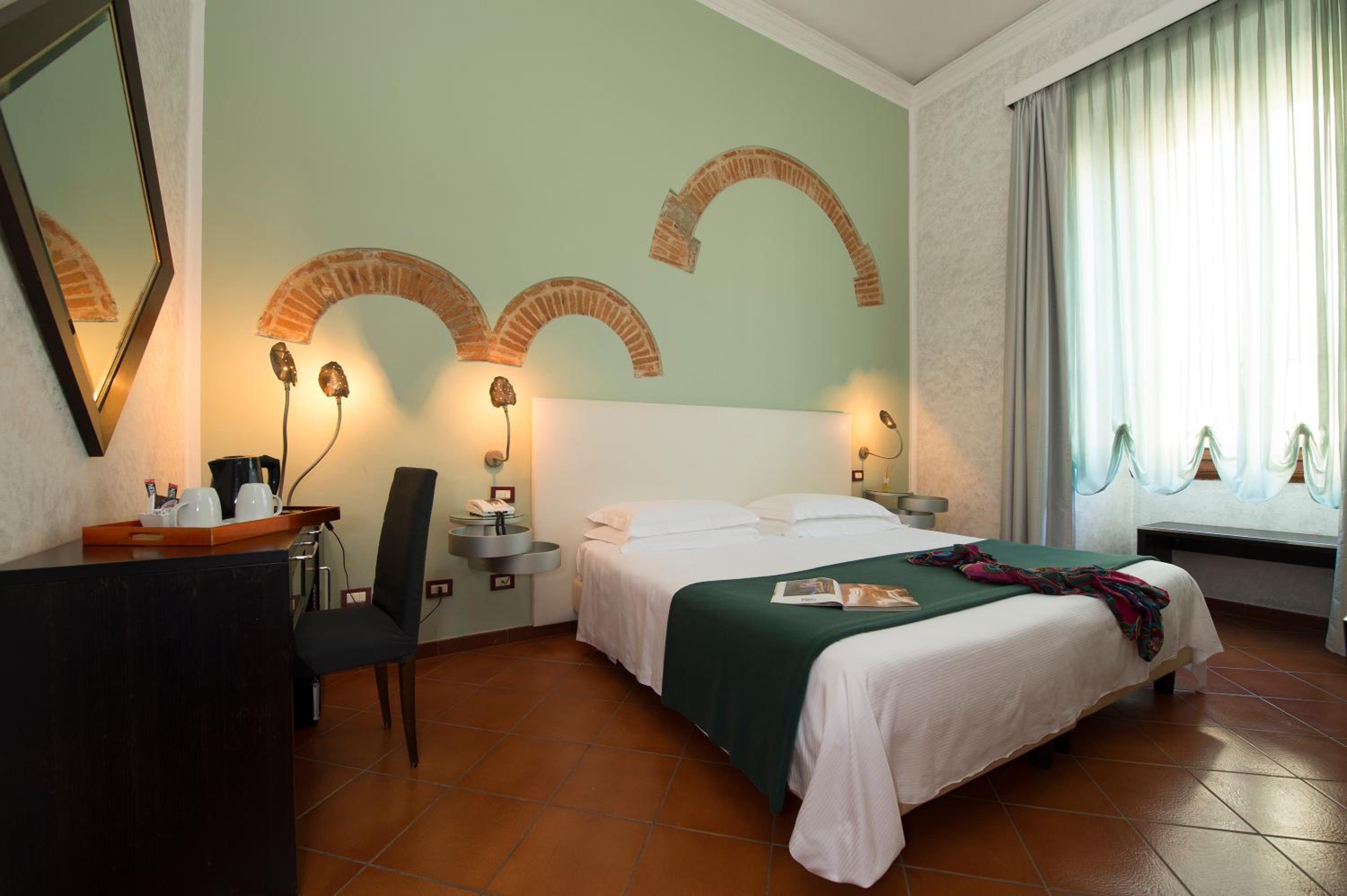 Standard Double Room thumbnail 5