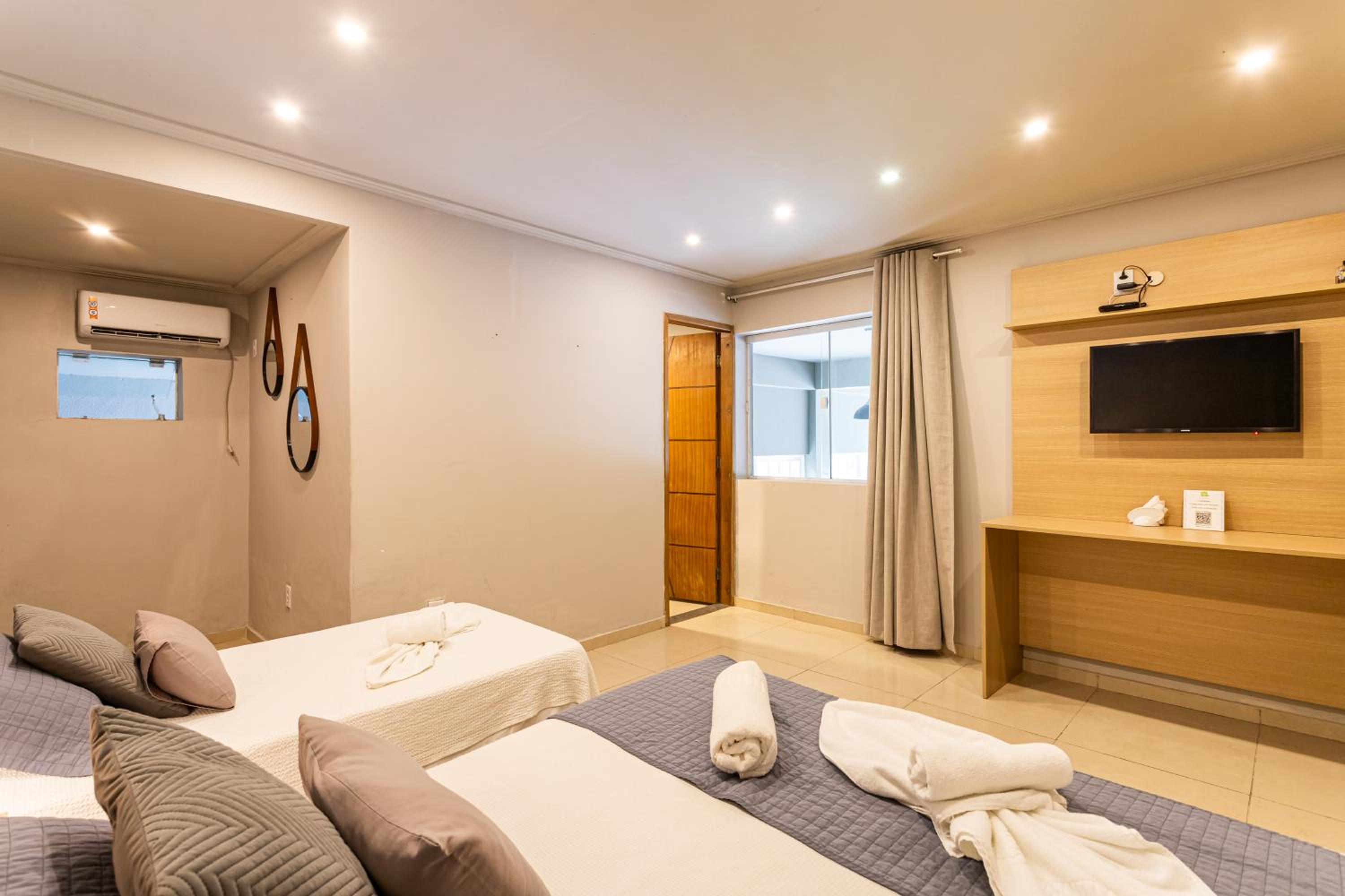 Economy Triple Room photo 3