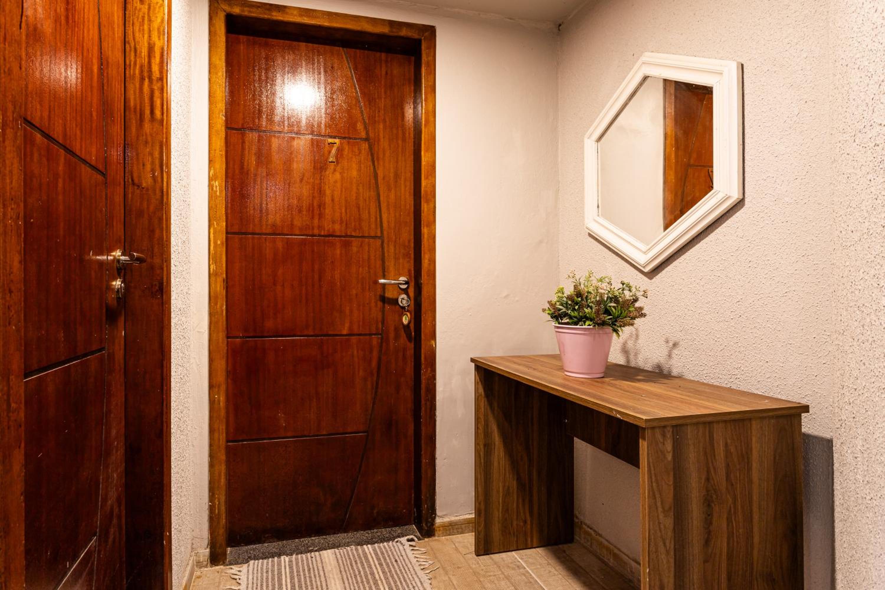 Economy Triple Room photo 2