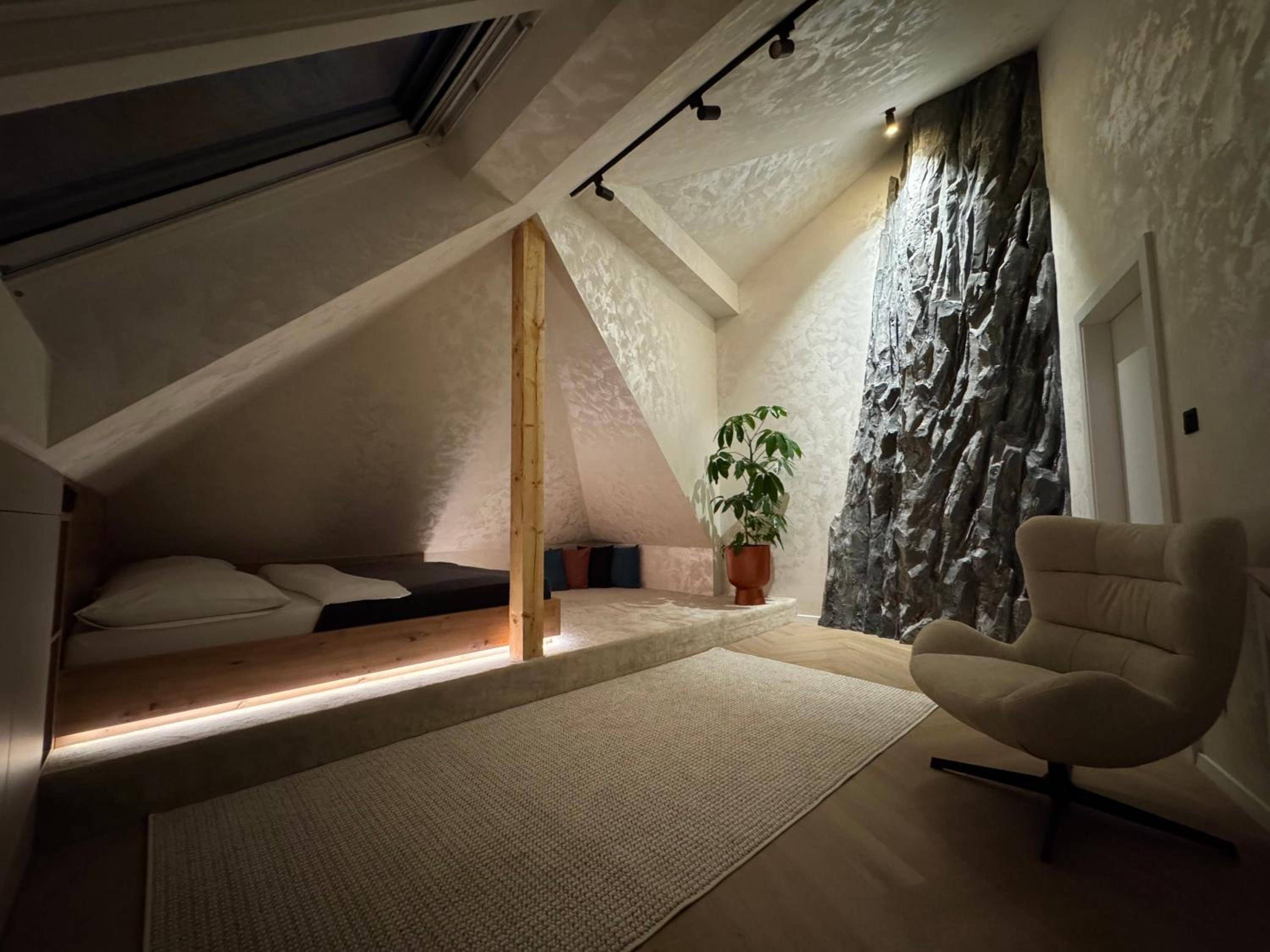 Two-Bedroom Apartment with View photo 3