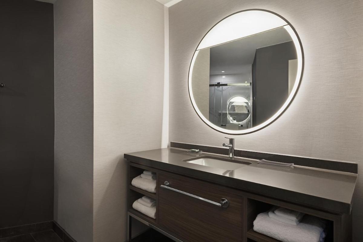 Standard King Room with Sofa Bed and Limited View - Mobility and Hearing Accessible photo 3