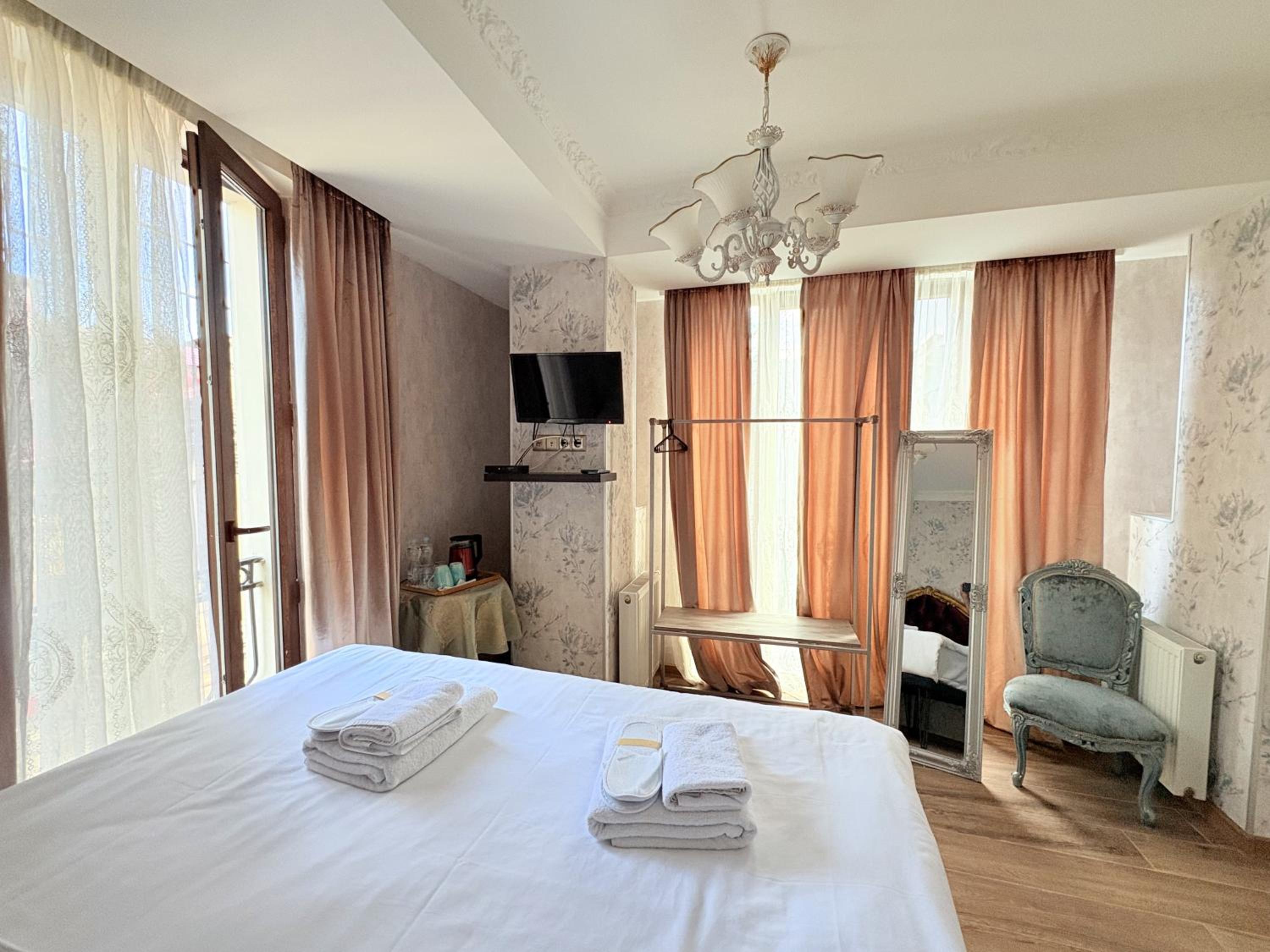 Budget Double Room - Photo 2