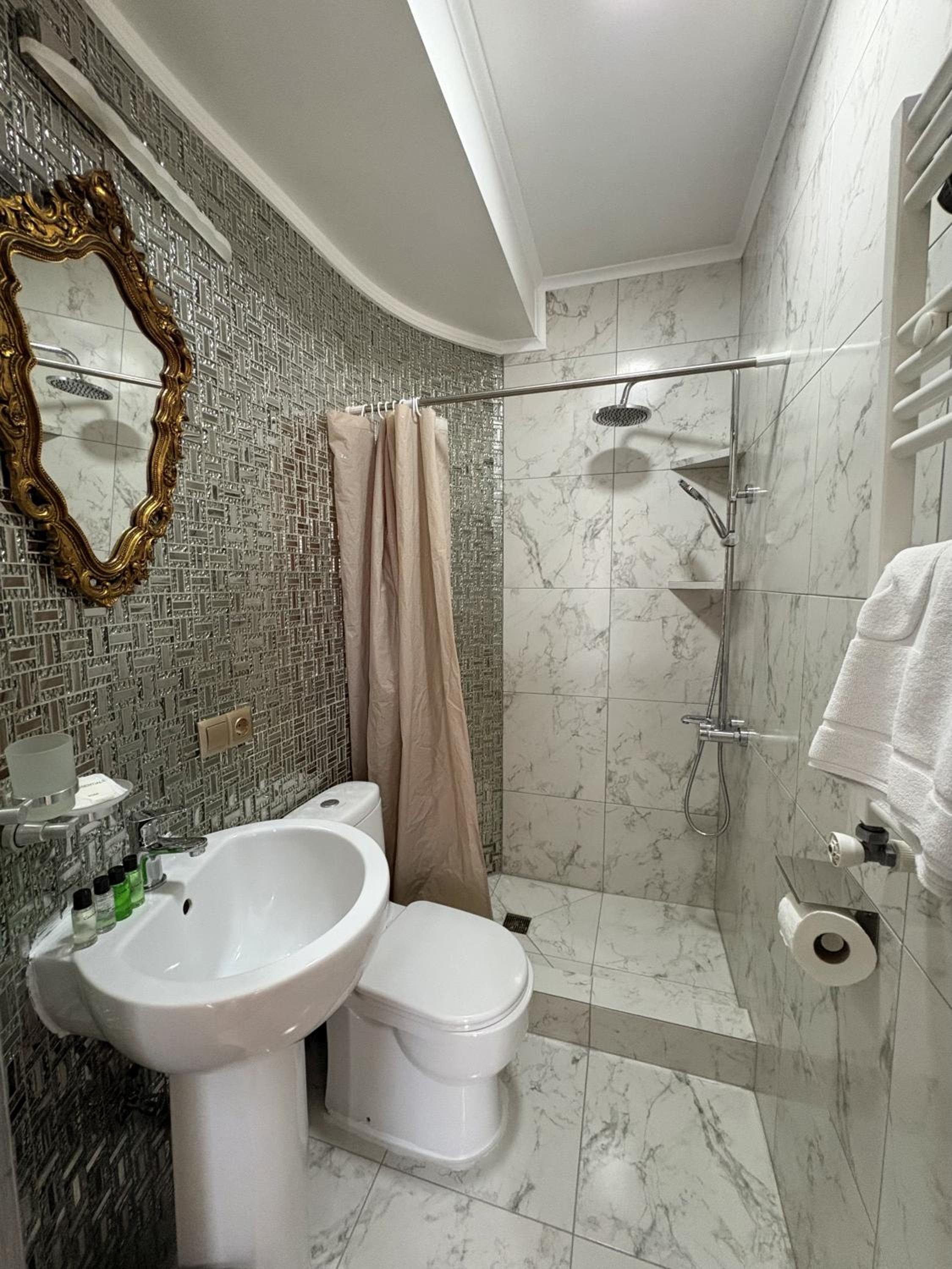 Budget Double Room - Photo 3
