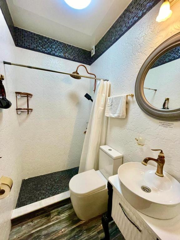 King Room with Balcony photo 2