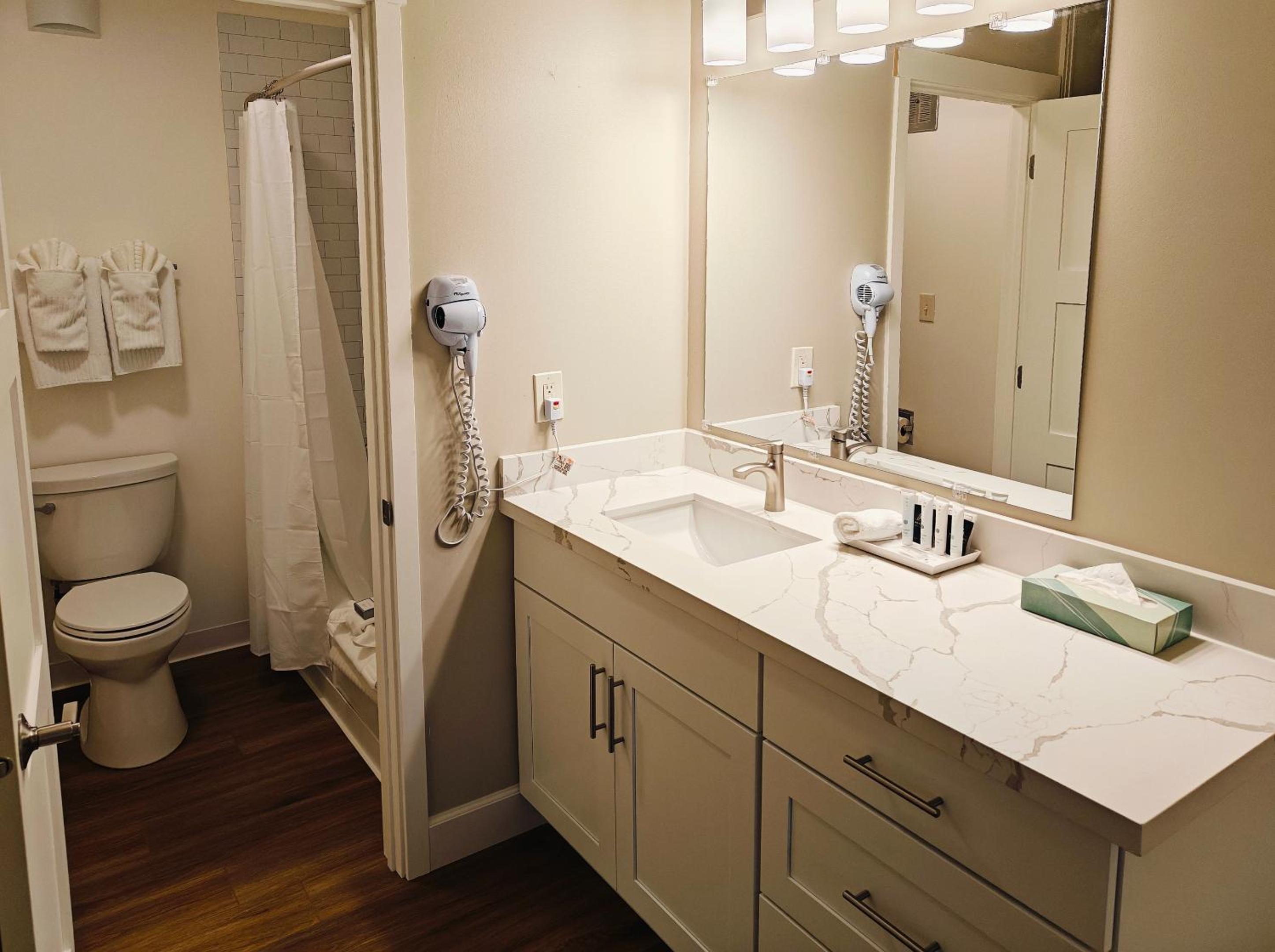 Superior King Suite photo 2