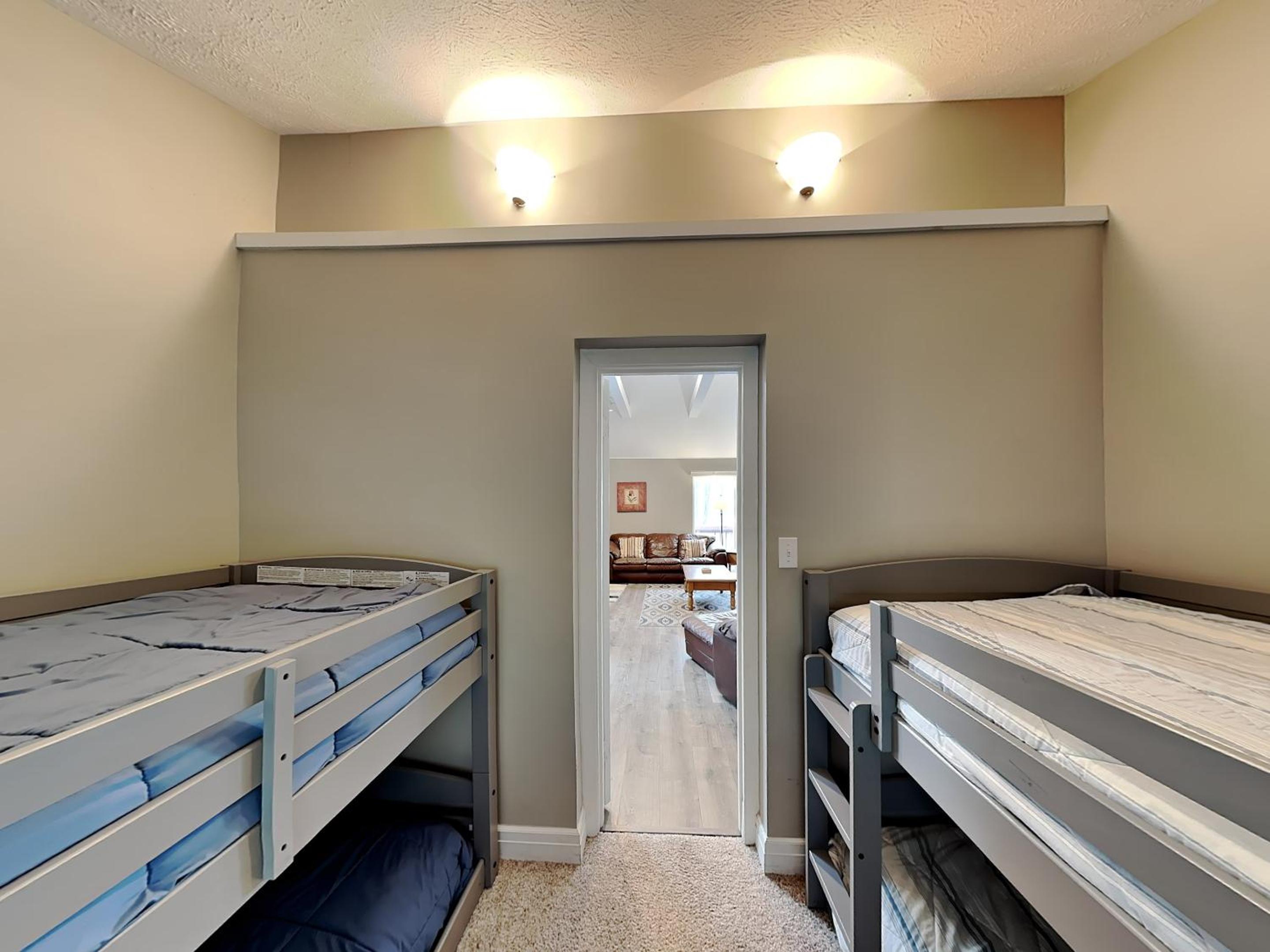 Four-Bedroom House photo 2