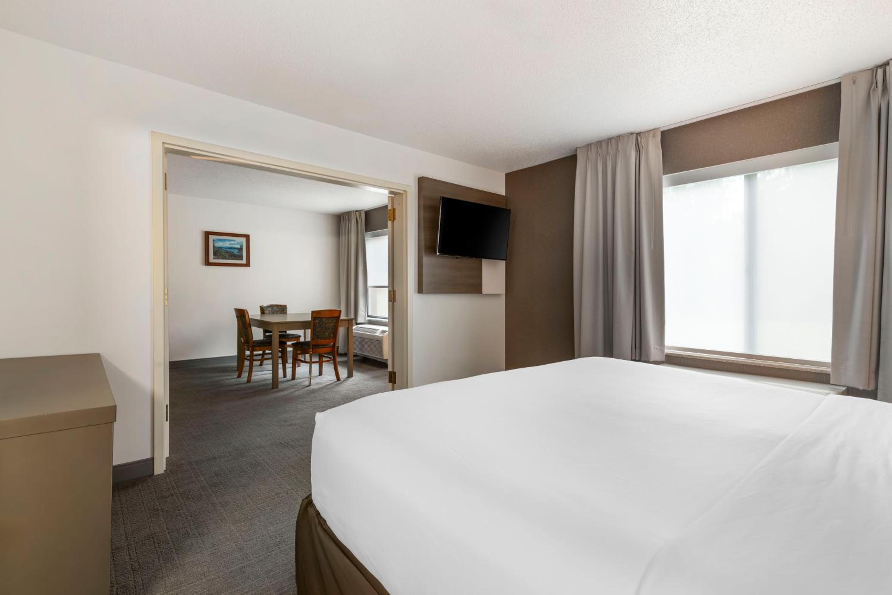 King Suite - Non-Smoking/1st Floor - Photo 1