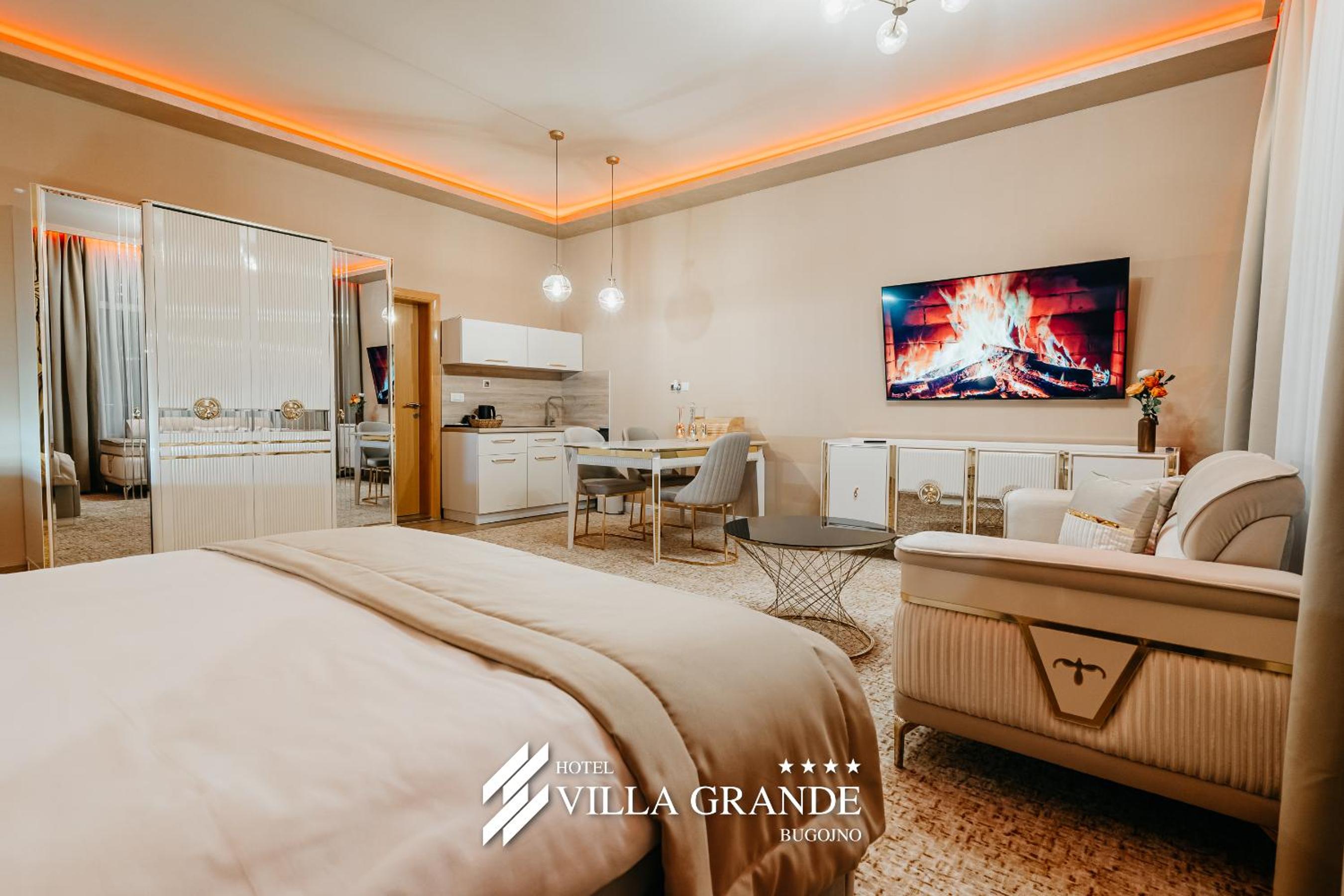 Deluxe Suite with Spa Bath photo 1